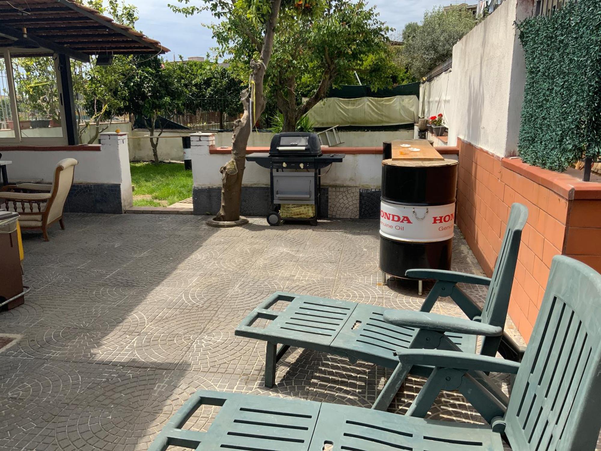 In Villa Naples
