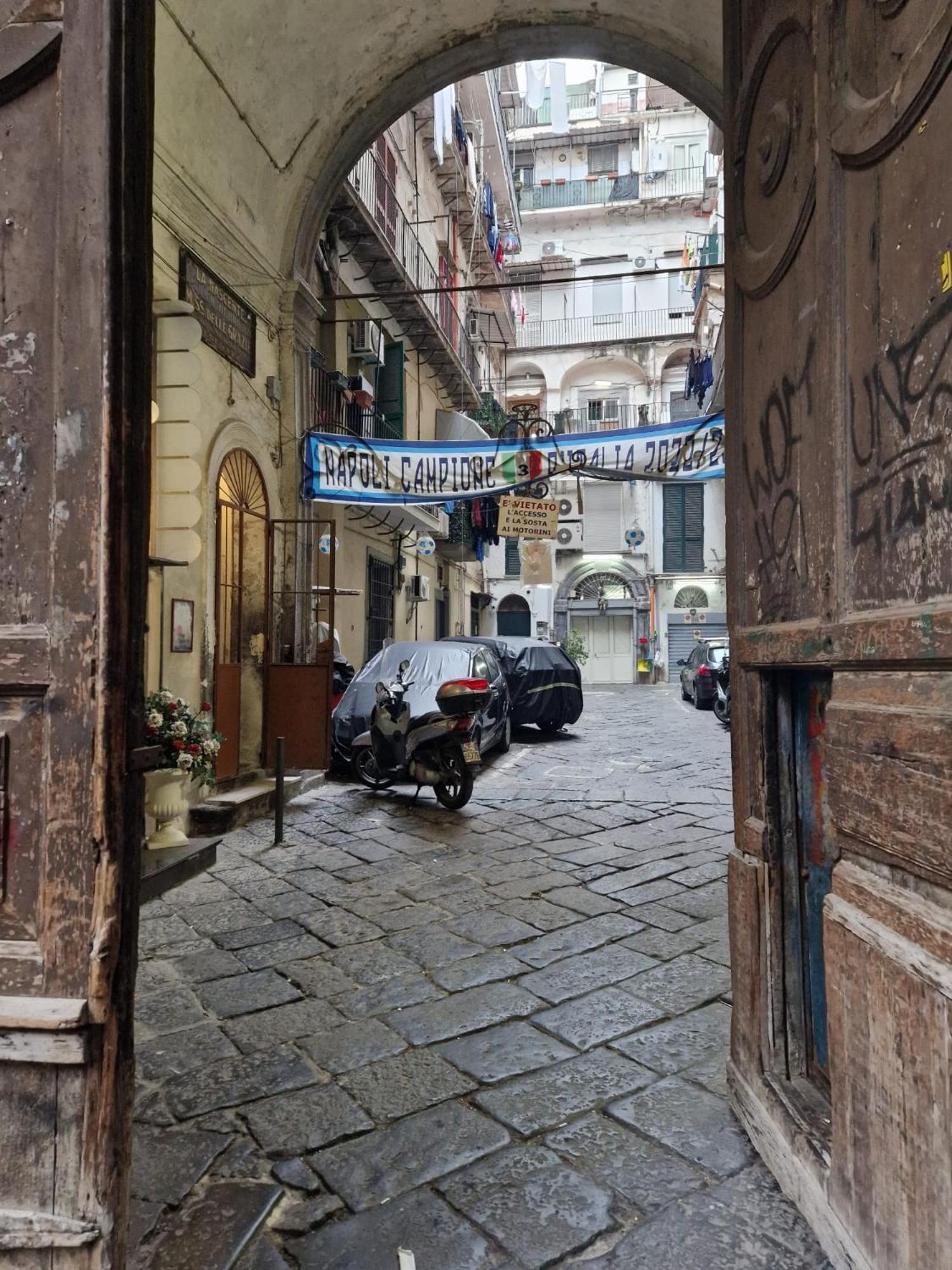 Vivaldo Spaccanapoli Naples