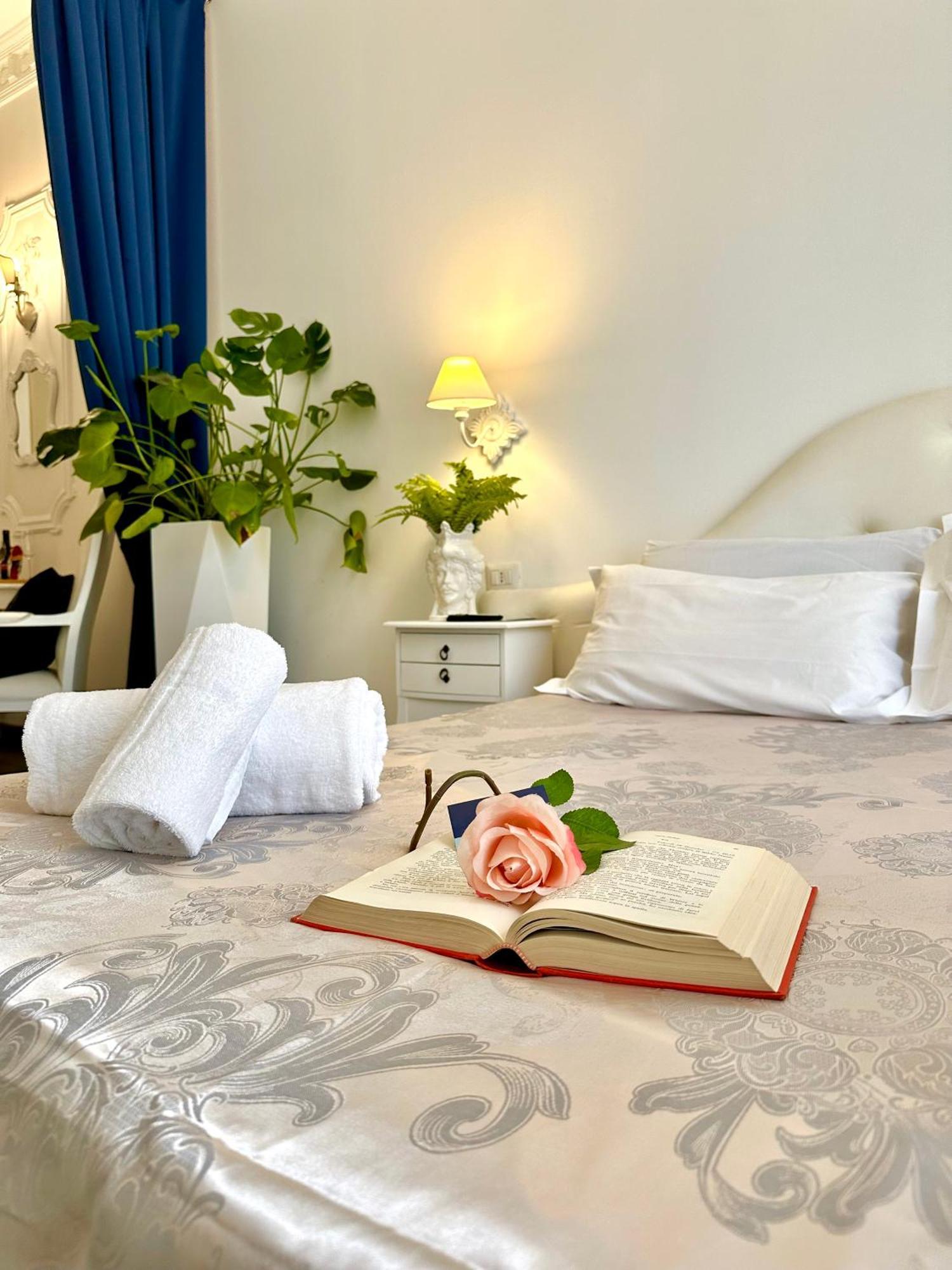 Palazzo Chiatamone Guest house