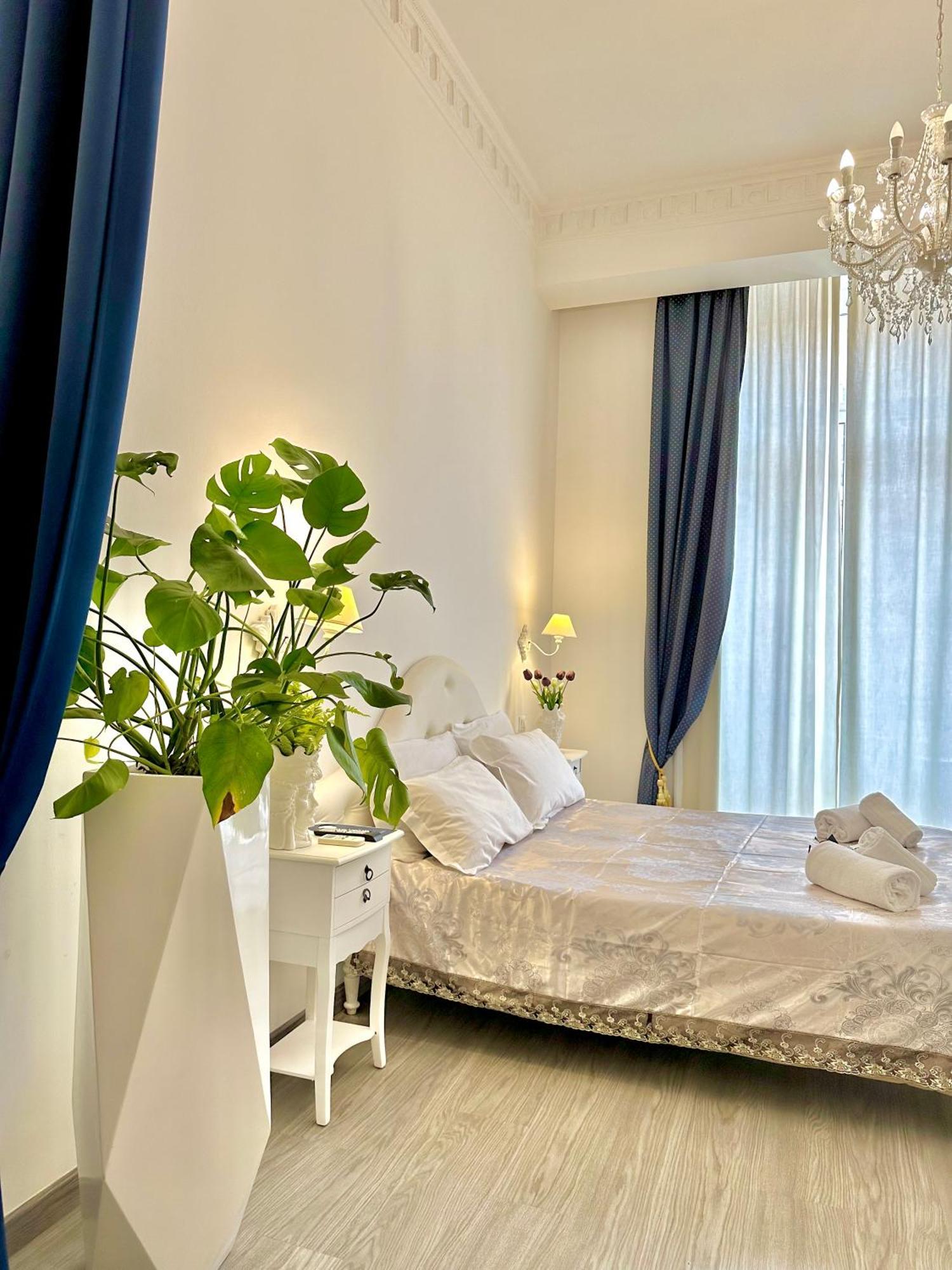Palazzo Chiatamone Guest house Naples