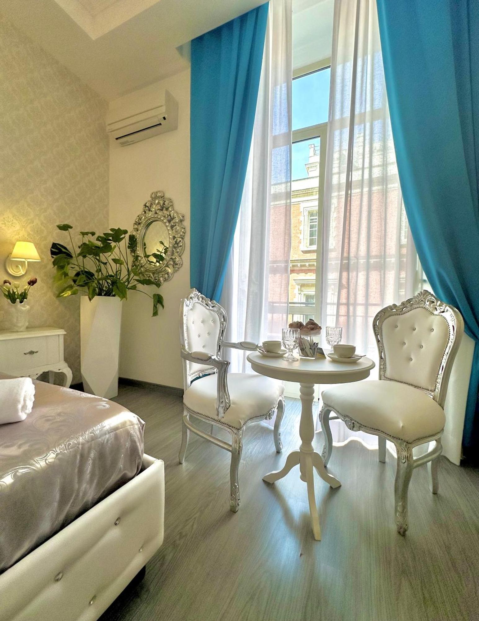 Palazzo Chiatamone Guest house