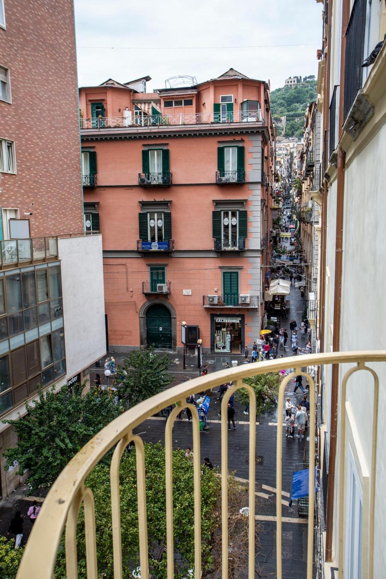 Bell's 3* Naples