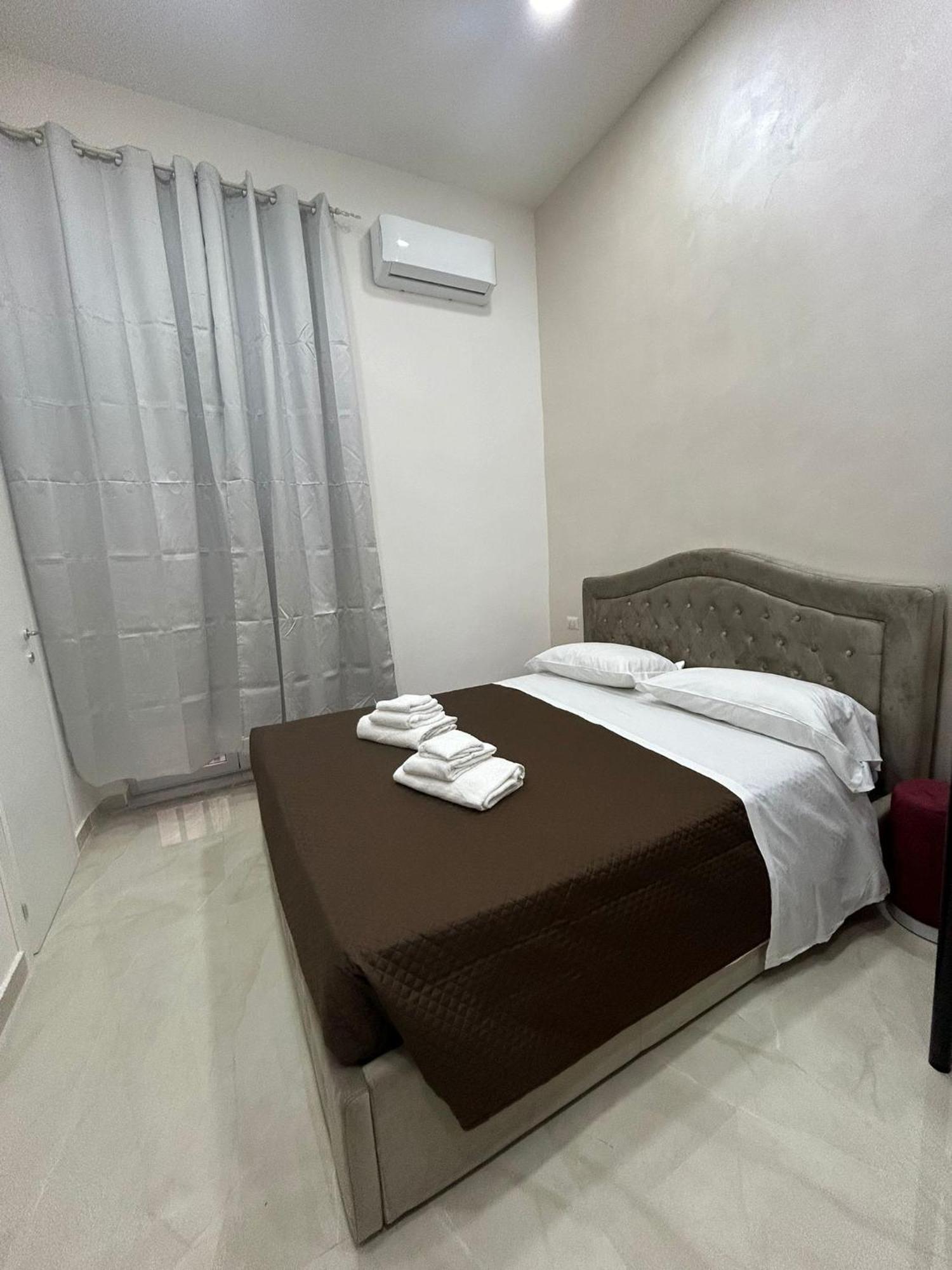 Terrace Luxury Caracciolo Apartment