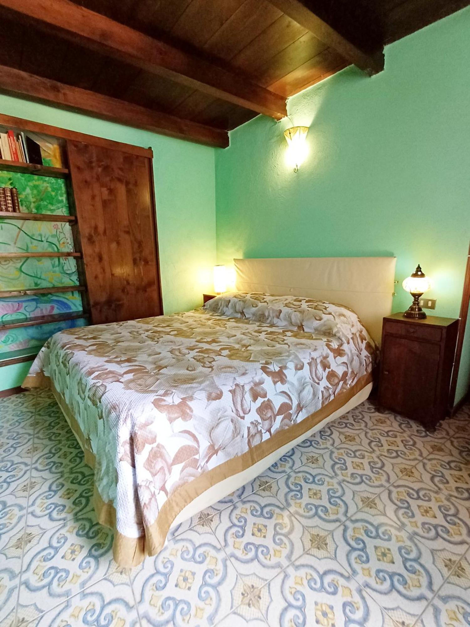 Goldencube Guest house *