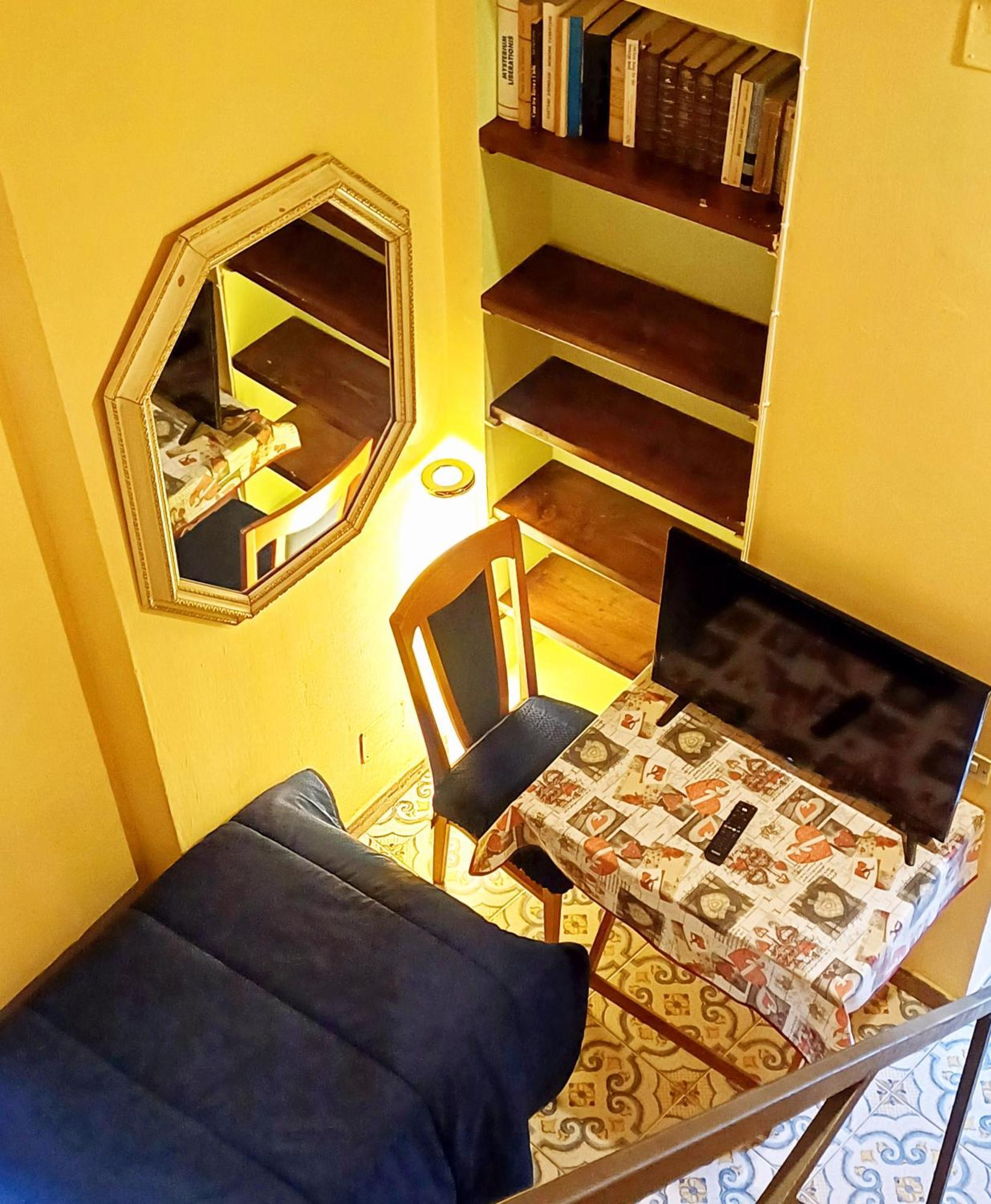 Goldencube * Naples