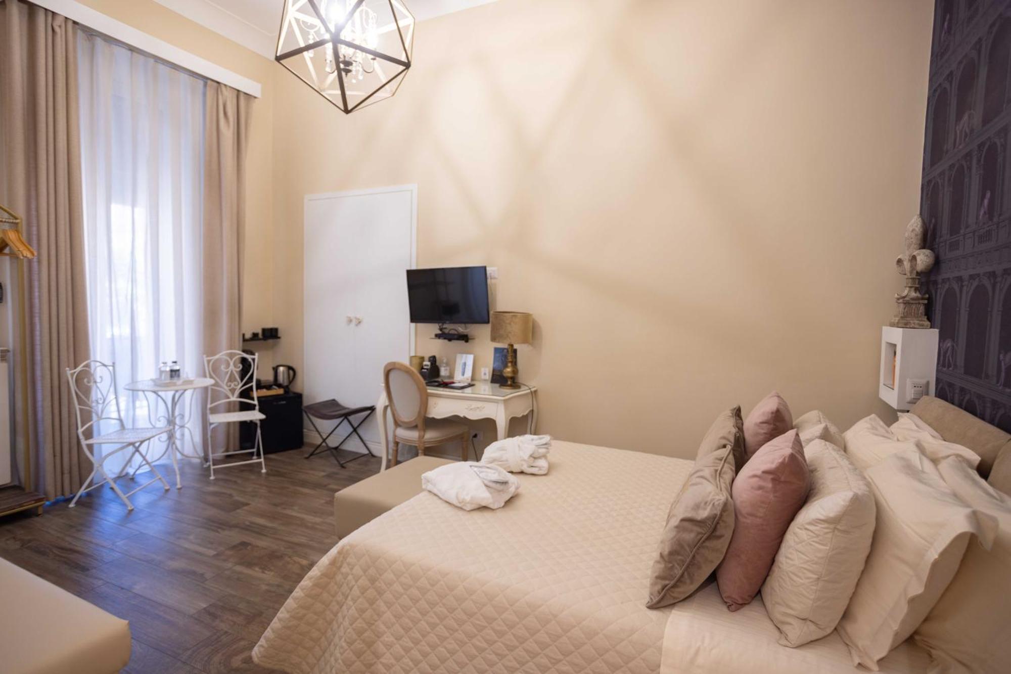 Domus Deorum Deluxe Bed & Breakfast Naples