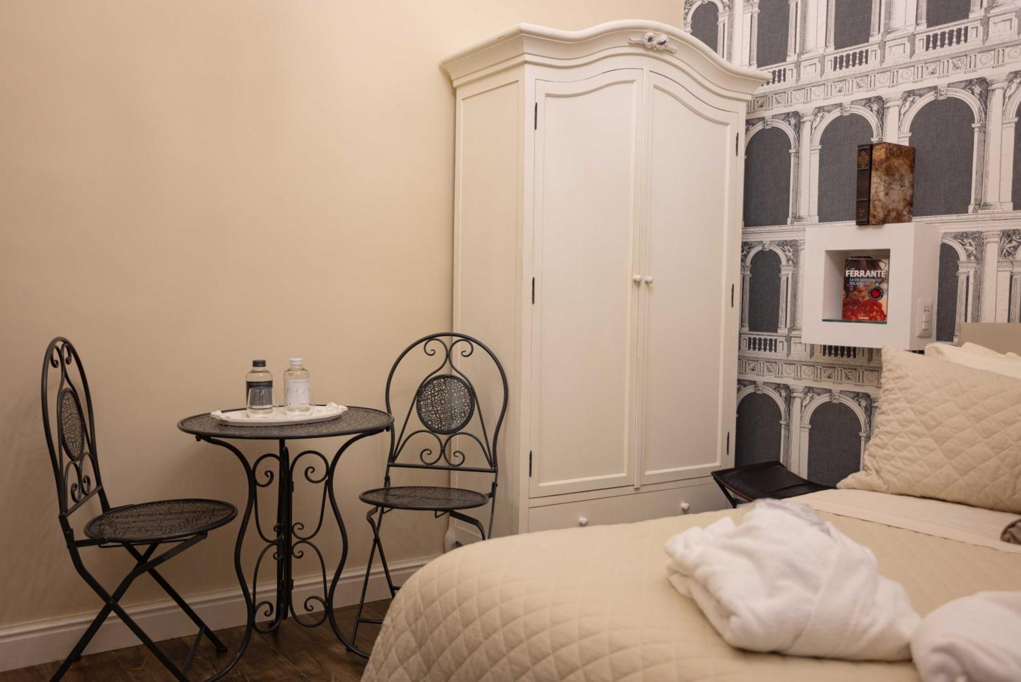 Domus Deorum Deluxe Bed & Breakfast 2*