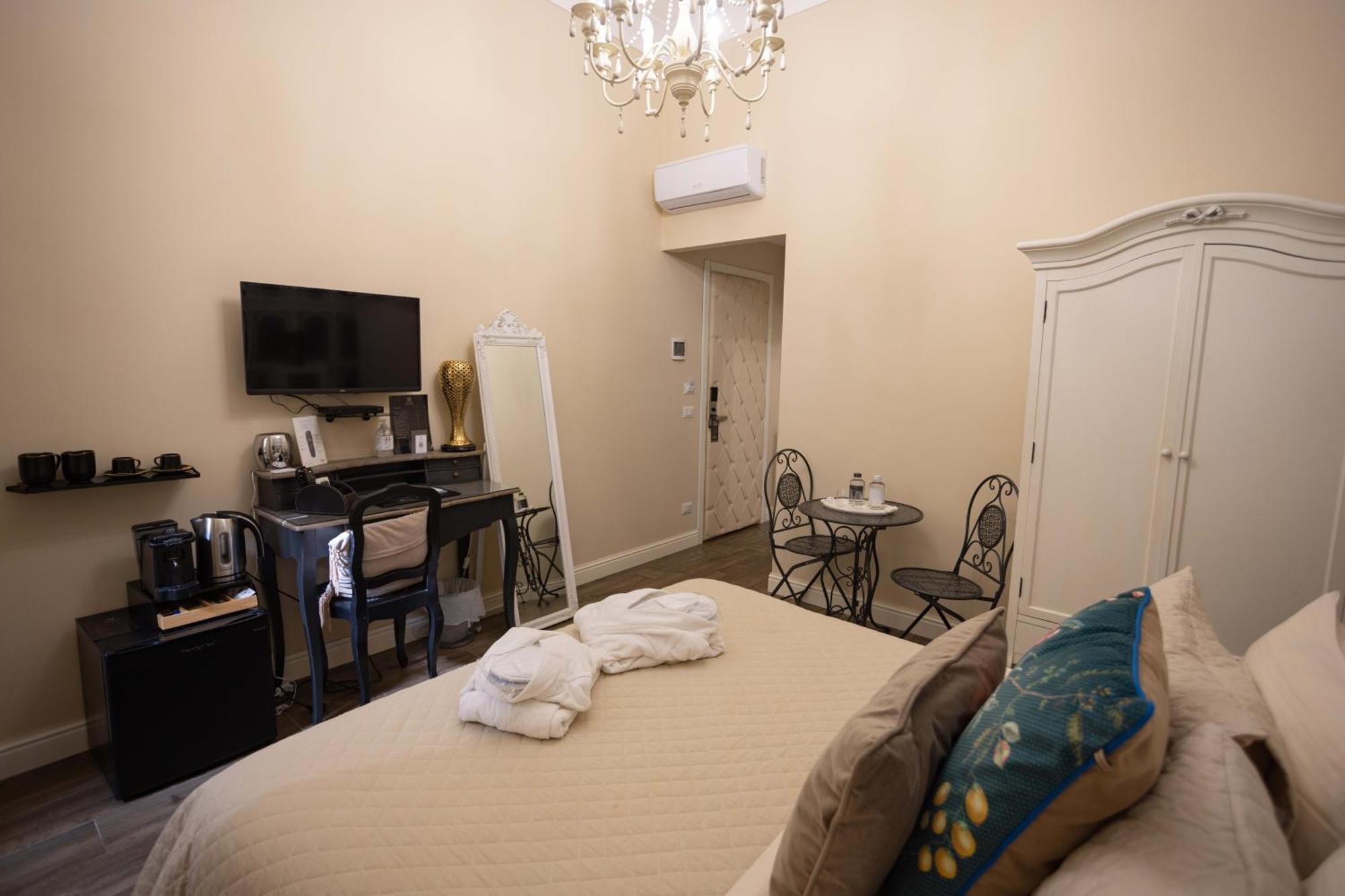 Domus Deorum Deluxe Bed & Breakfast 2*