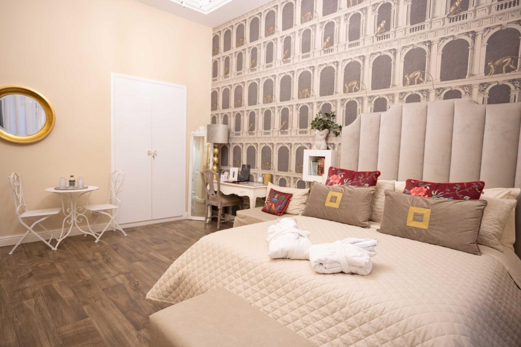Domus Deorum Deluxe Bed & Breakfast Naples