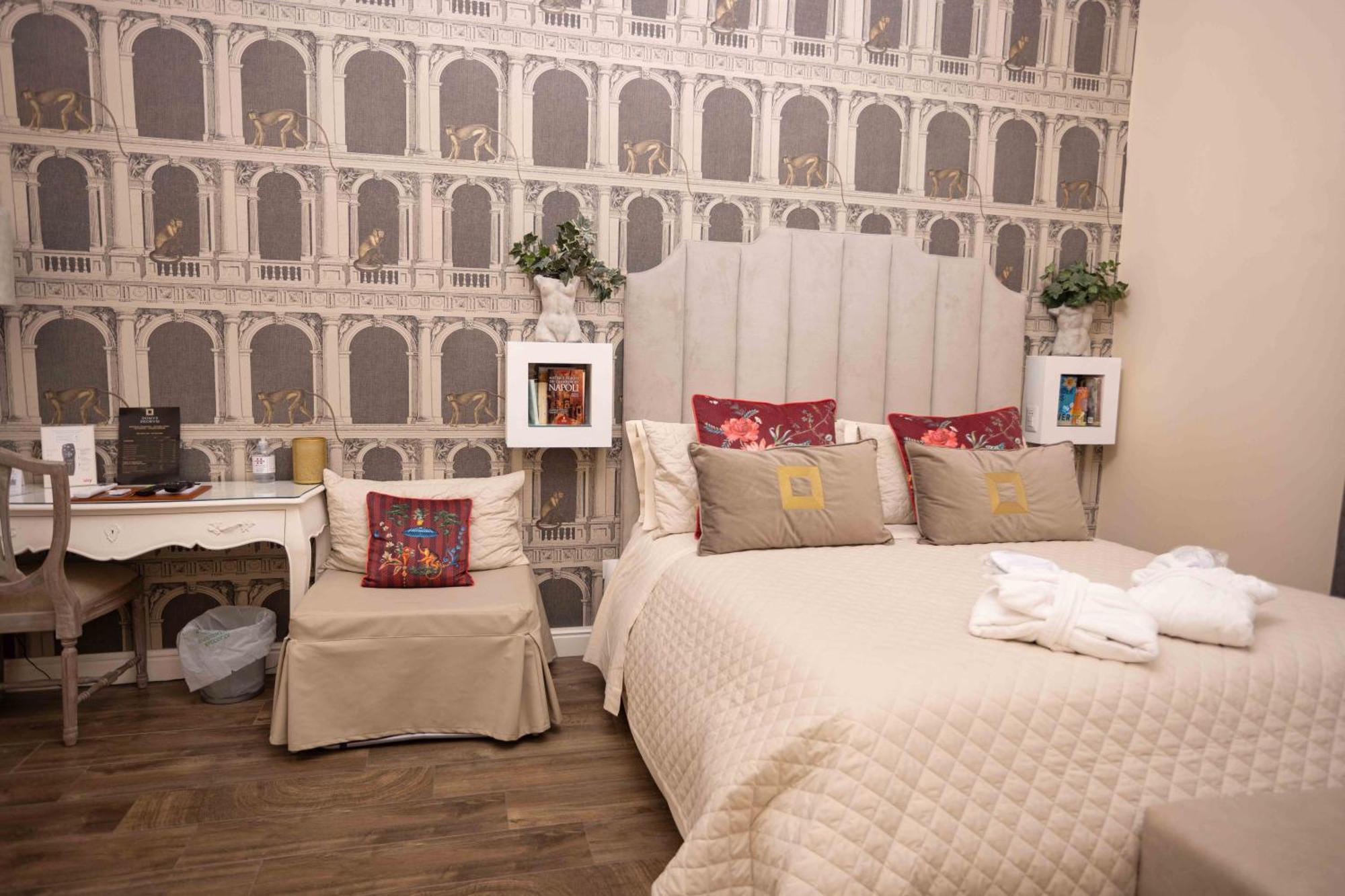Domus Deorum Deluxe Bed & Breakfast Naples
