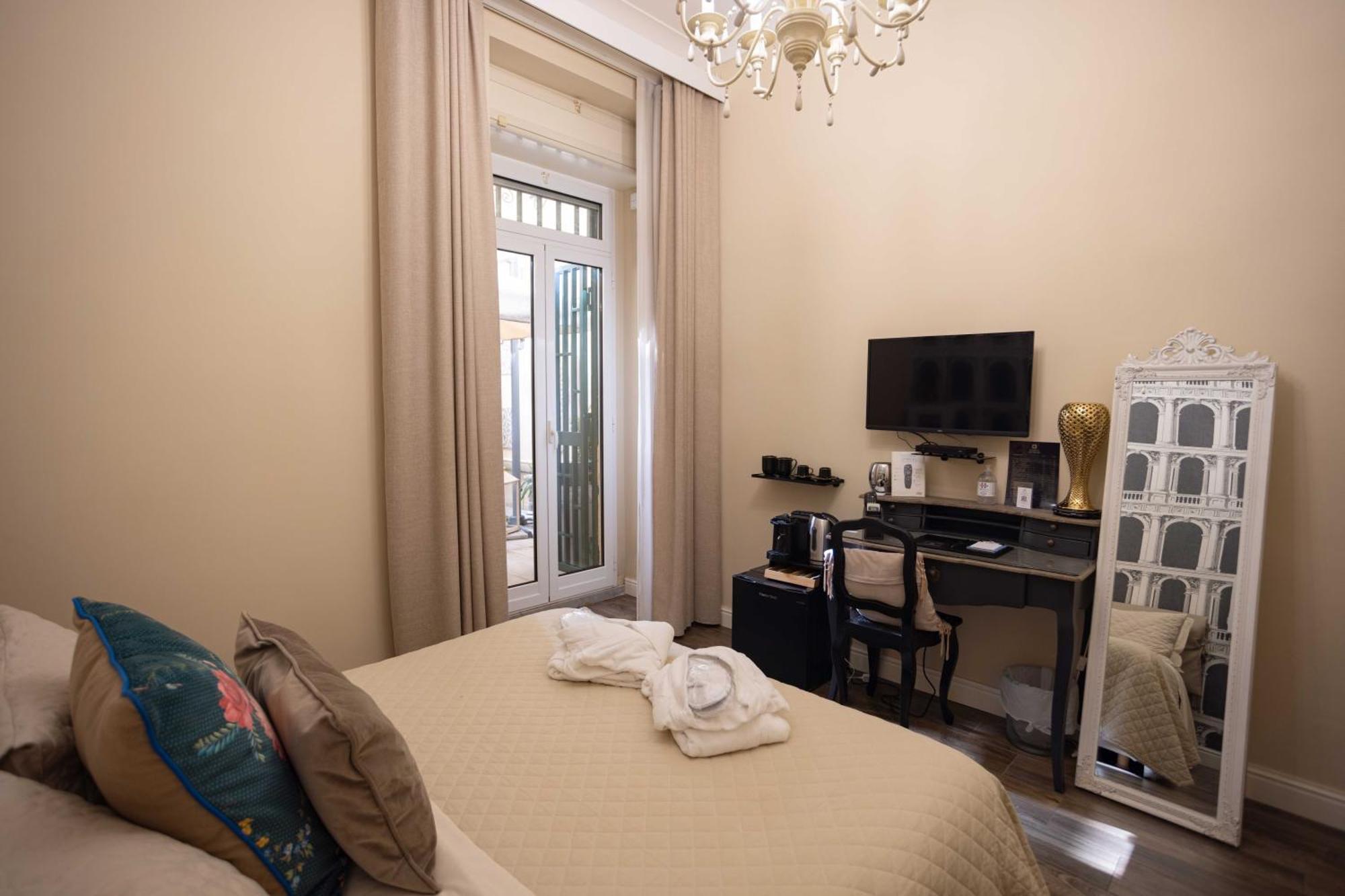 Bed & Breakfast Domus Deorum Deluxe Naples