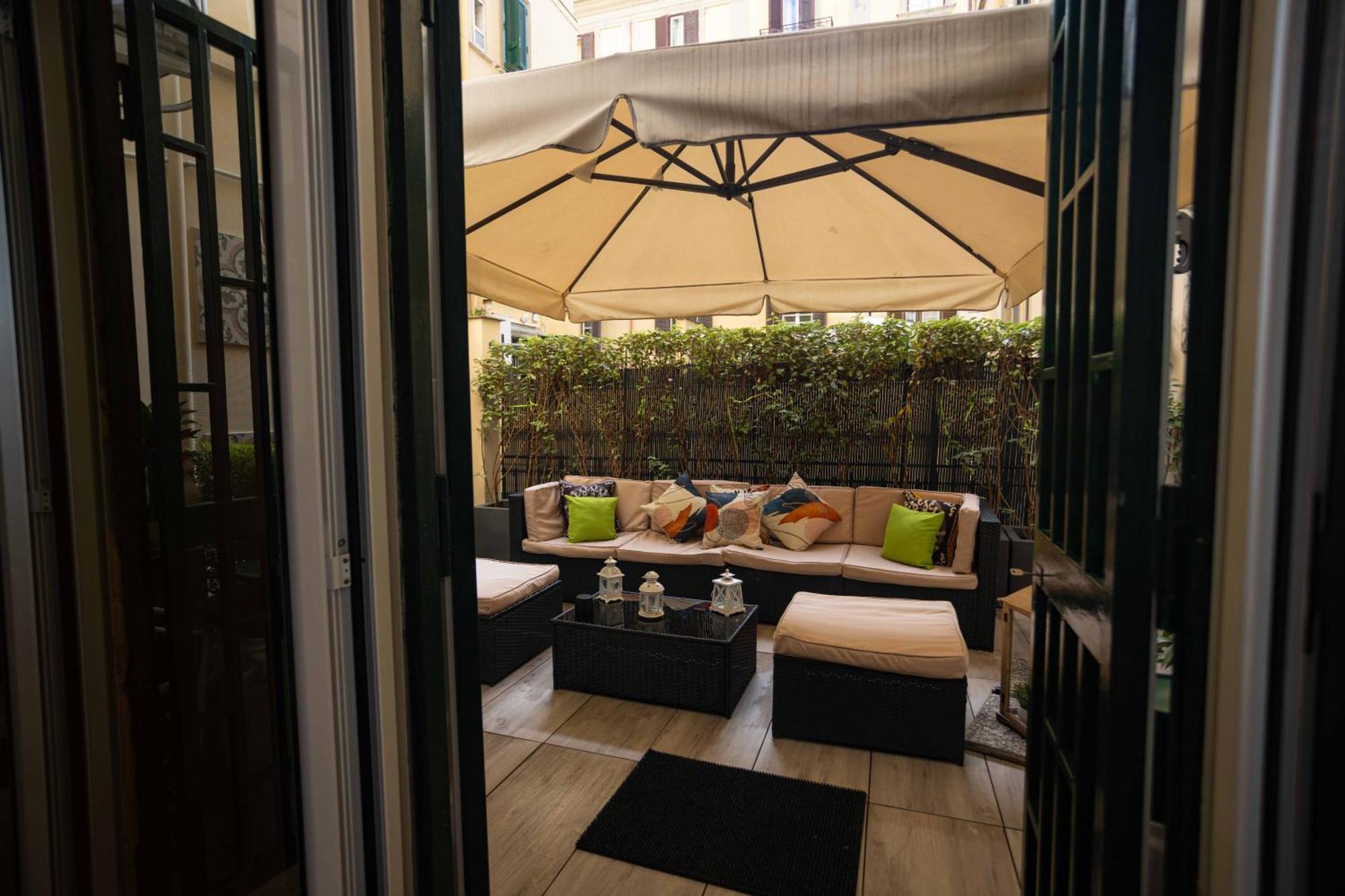 Domus Deorum Deluxe Bed & Breakfast Naples