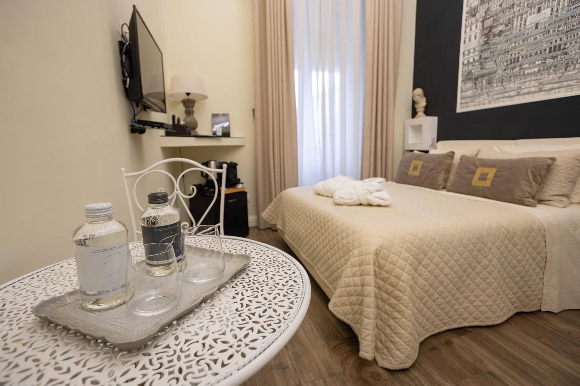 Domus Deorum Deluxe 2* Naples