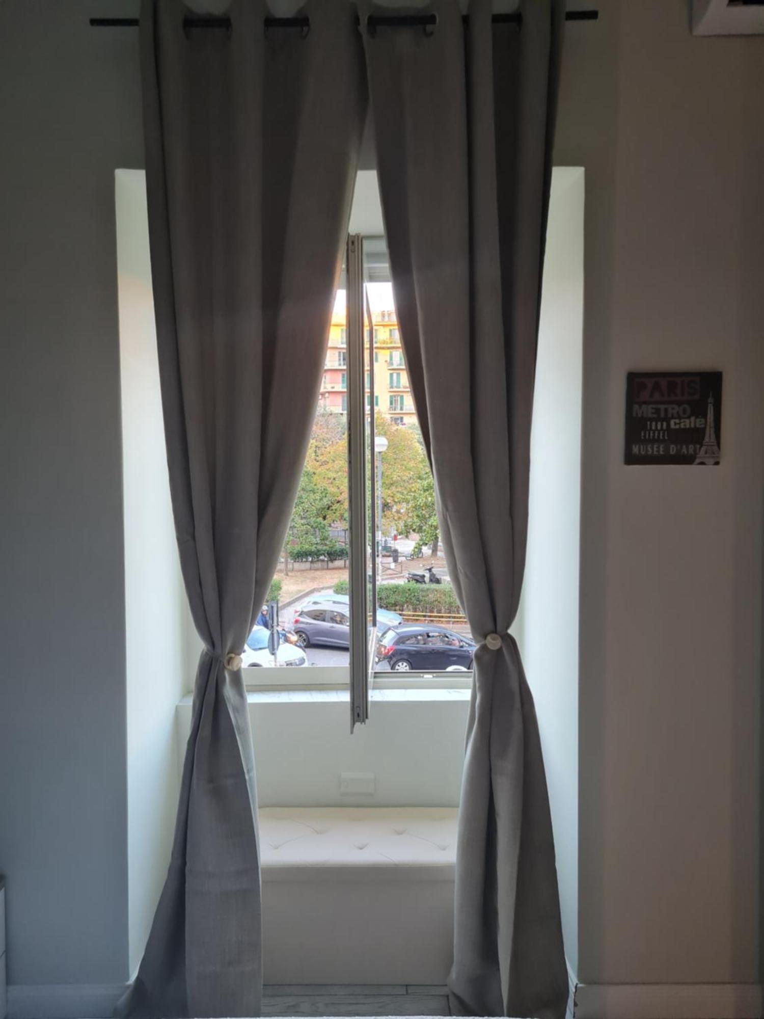 Esposito Plaza- & Guest house *