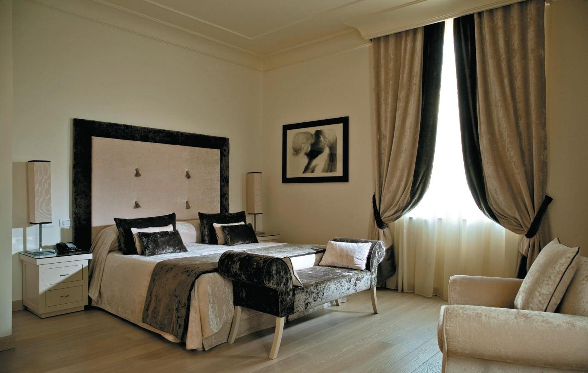 Palazzo Decumani 4* Naples