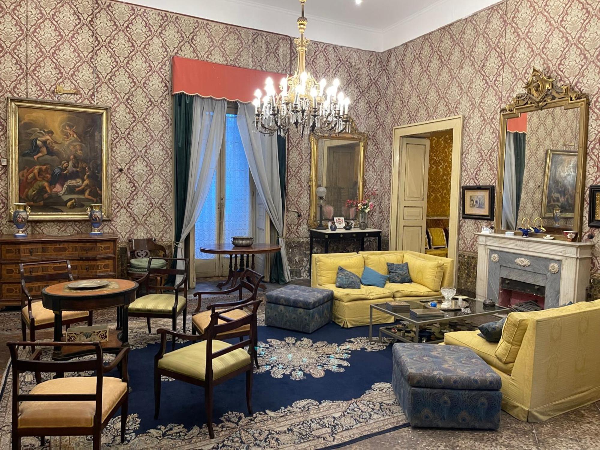 The Saint's Library Loft In Historical Palace Apartment