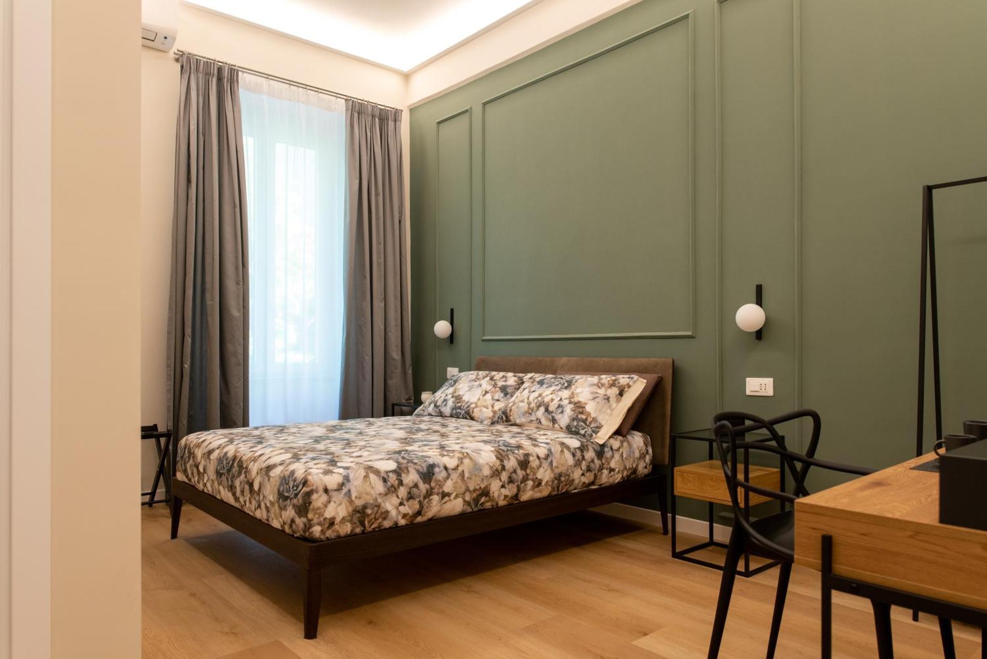 33 Guest house *