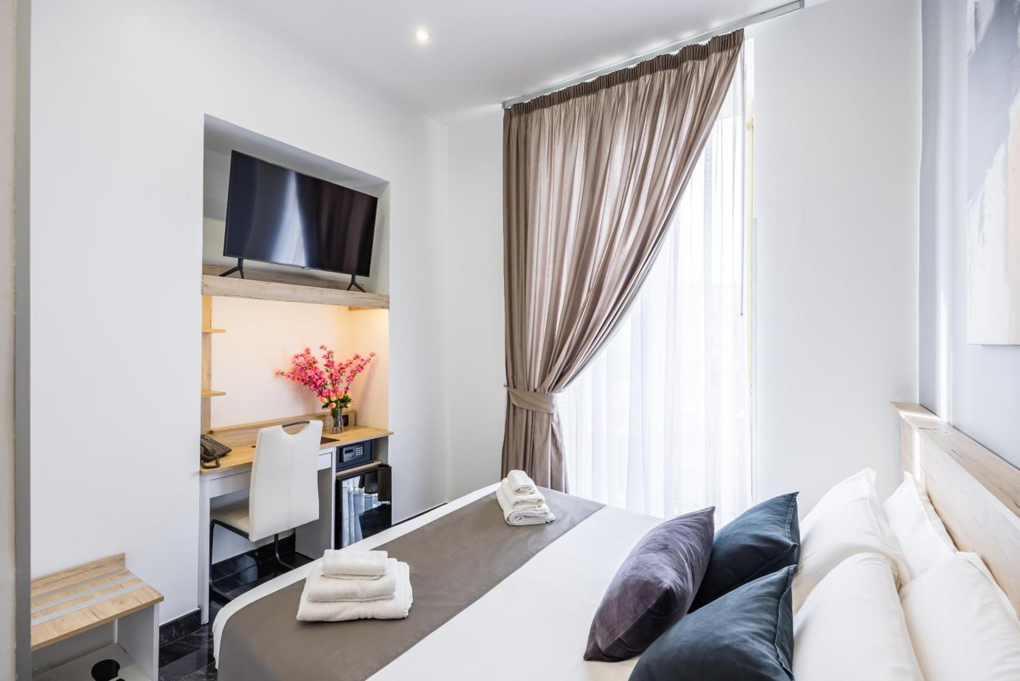 Palace Napoli 3* Naples