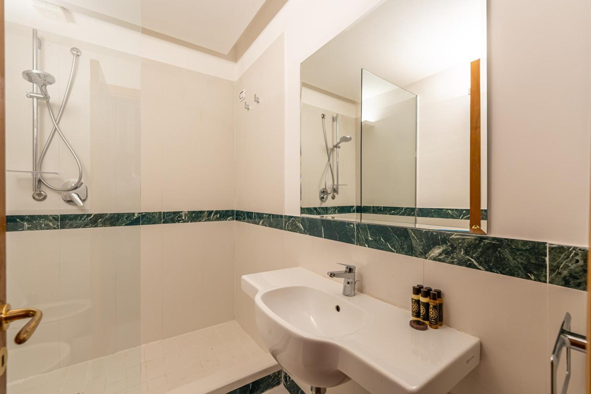 Corte Satriano * Naples