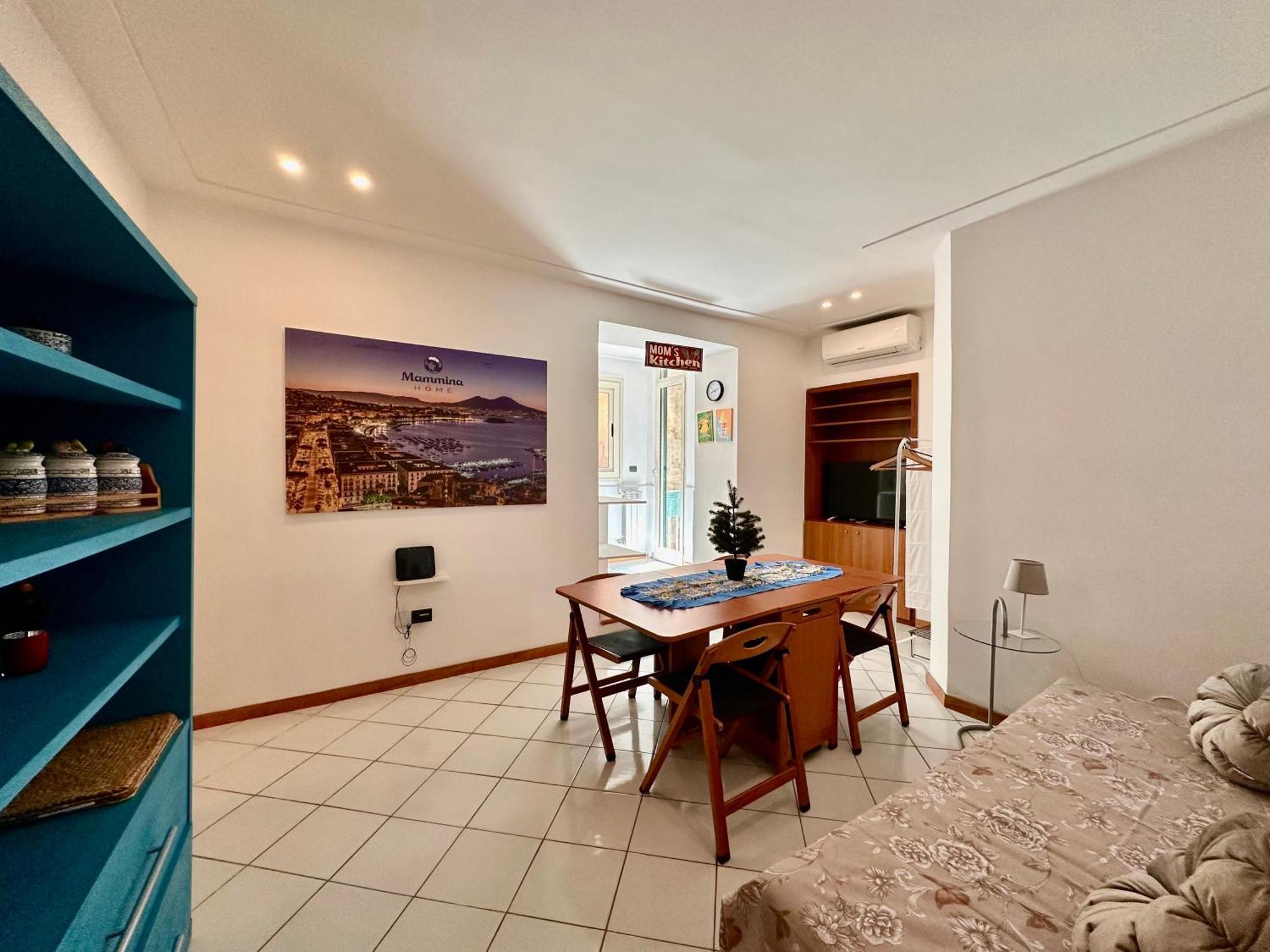 Apartment Mammina Chiatamone Naples