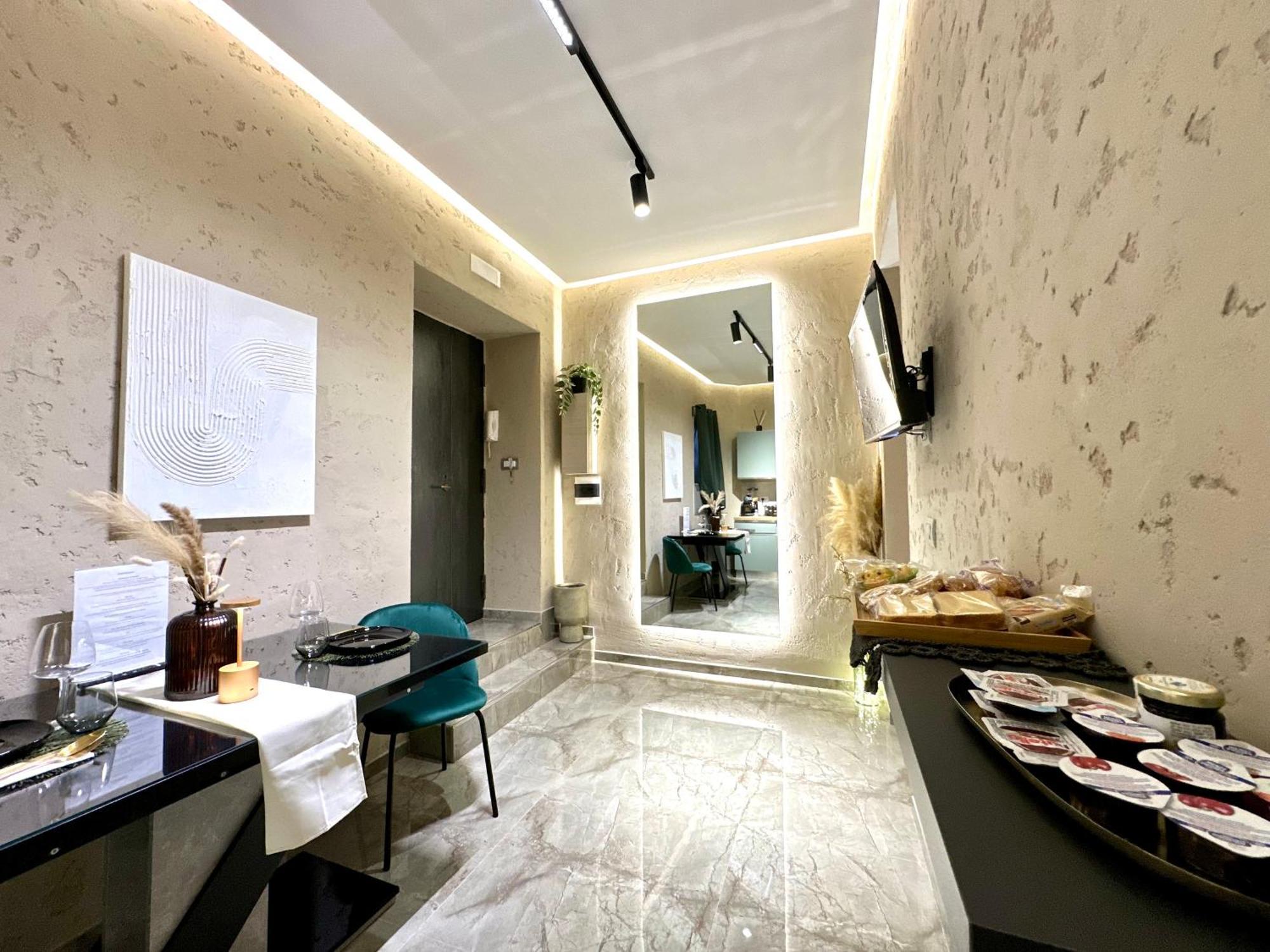 Falco Boutique With Jacuzzi Apartment