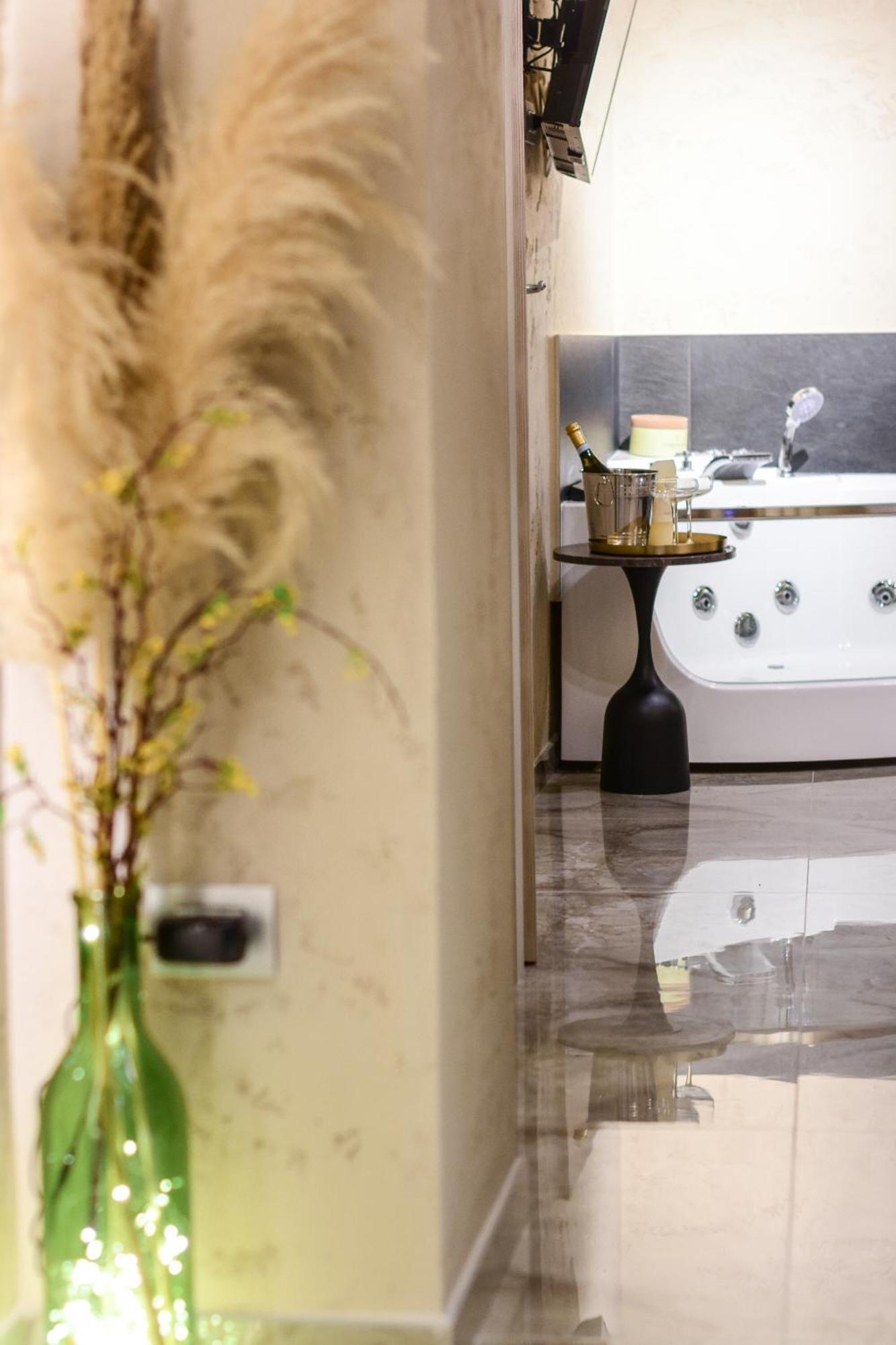 Falco Boutique With Jacuzzi * Naples