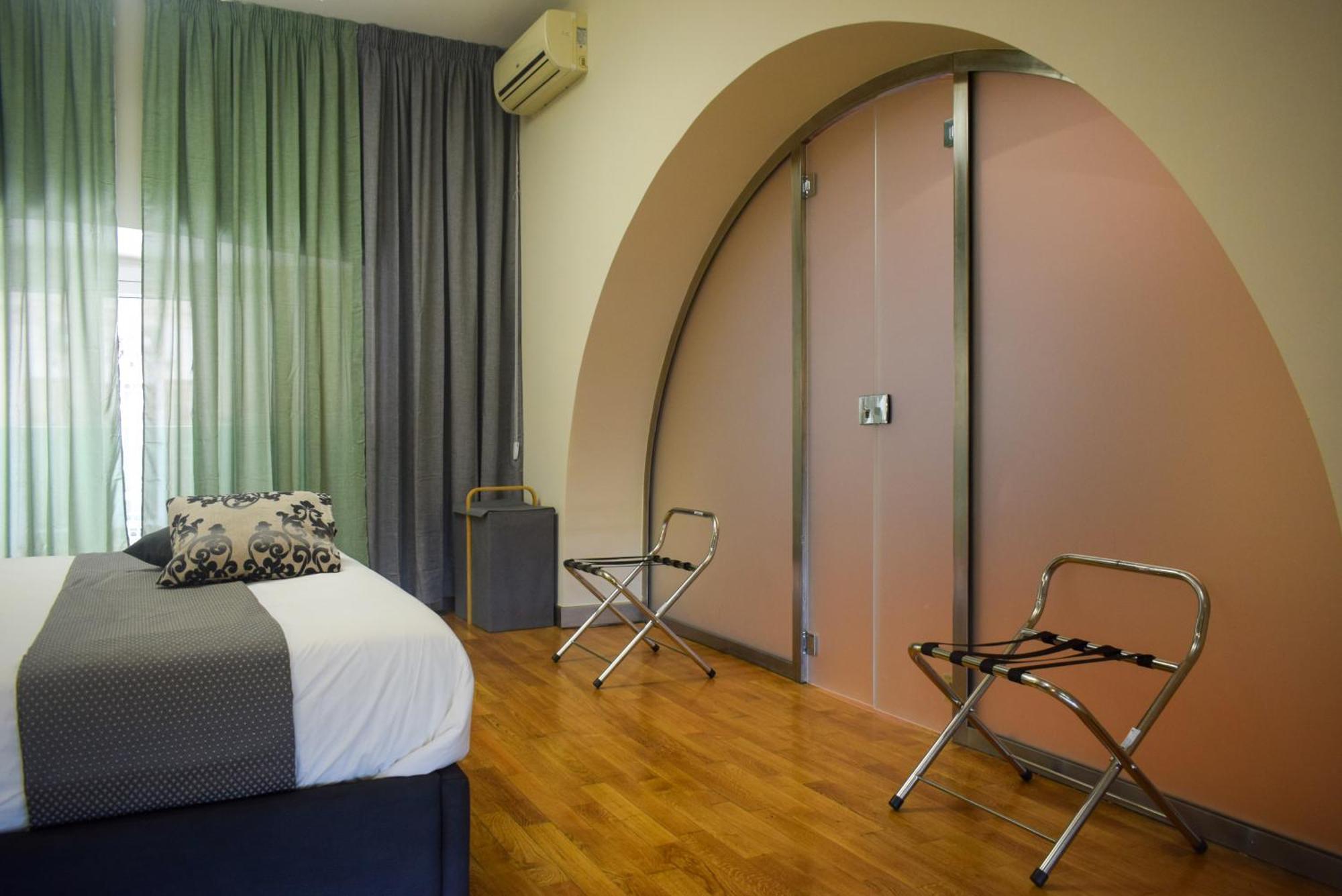Seaside Caracciolo Guest house 2*