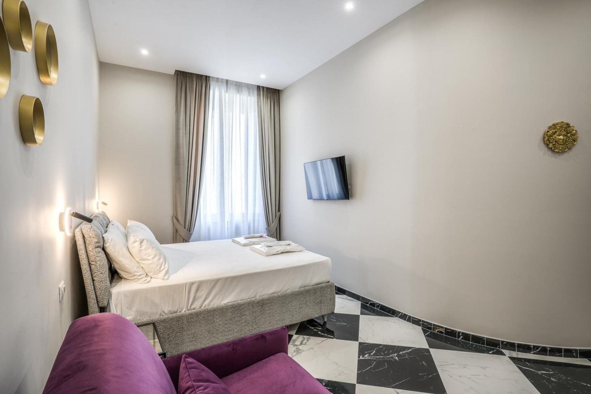 Lady Rose One Apartment *