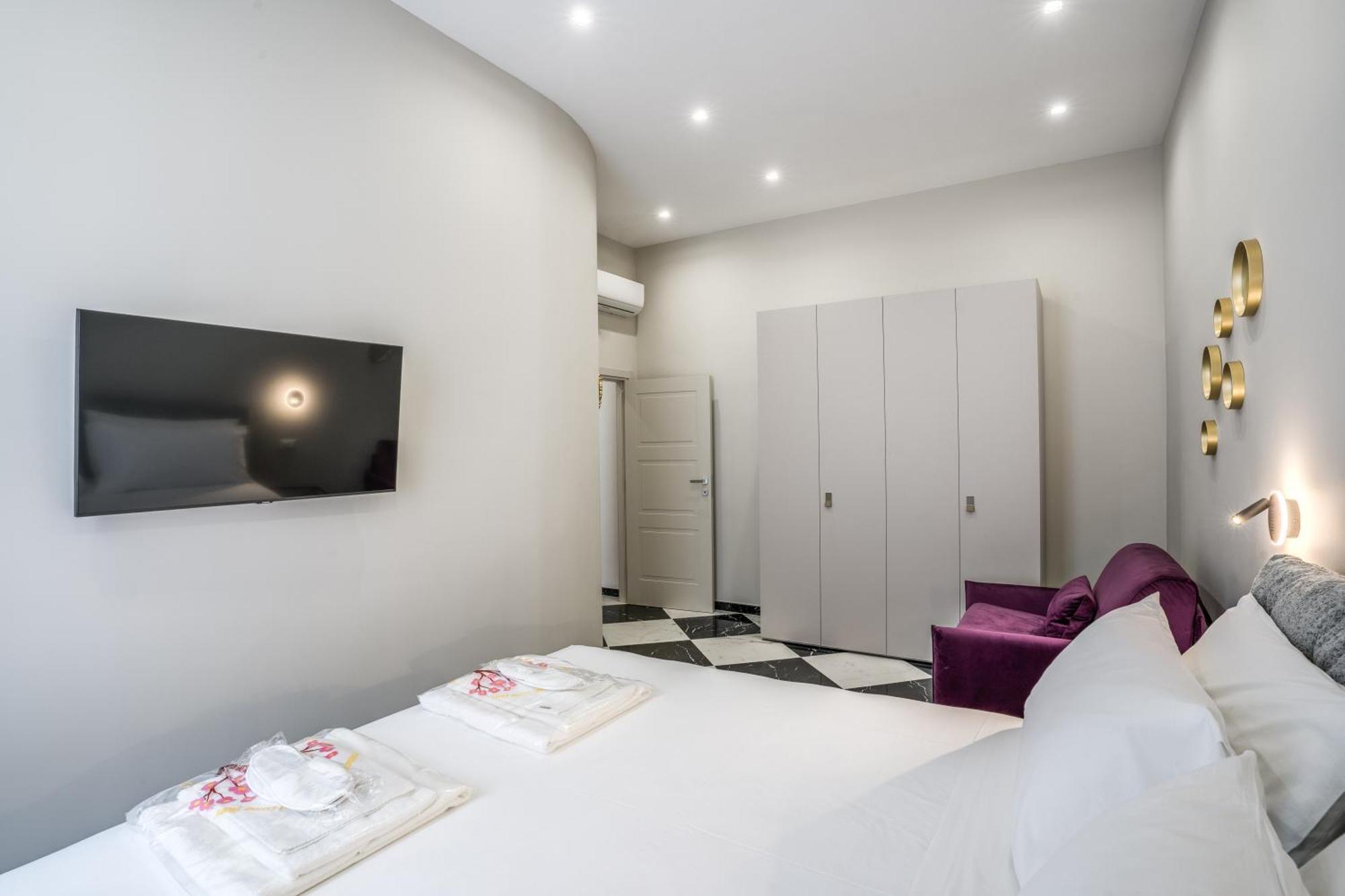 Lady Rose One Apartment *