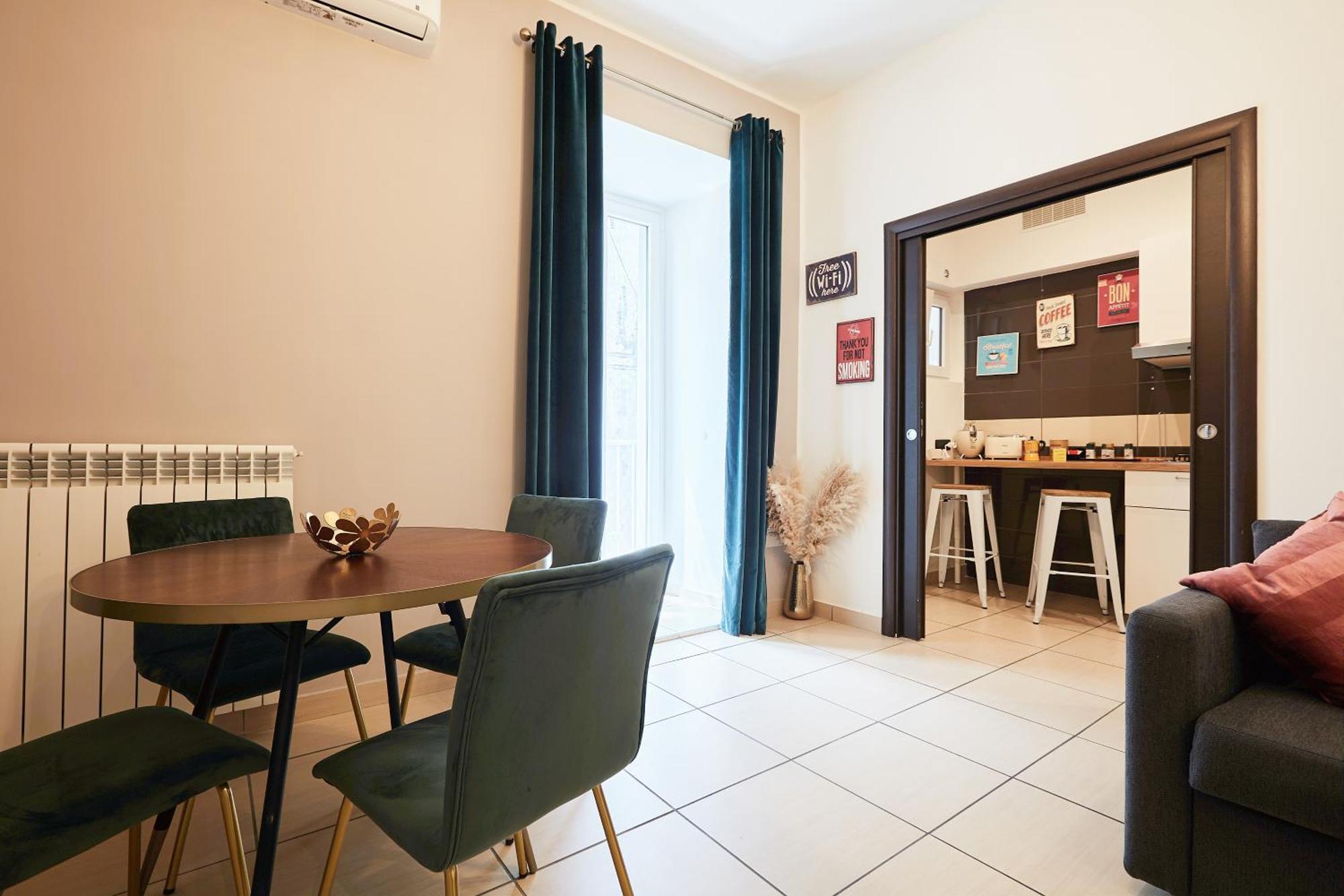 Vicky's Luxury By Napoliapartments * Naples