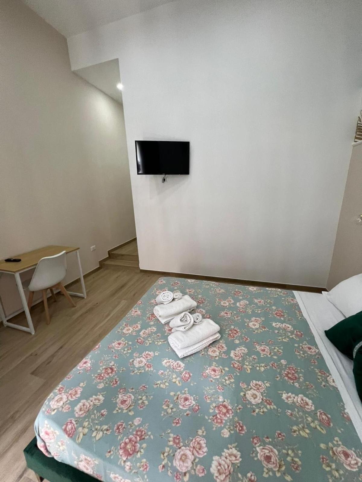 Vpm Train Station Guest house