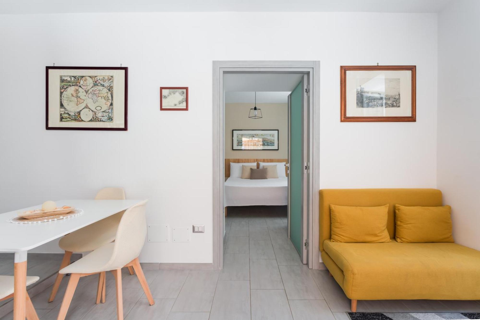 Independent House 51 Naples