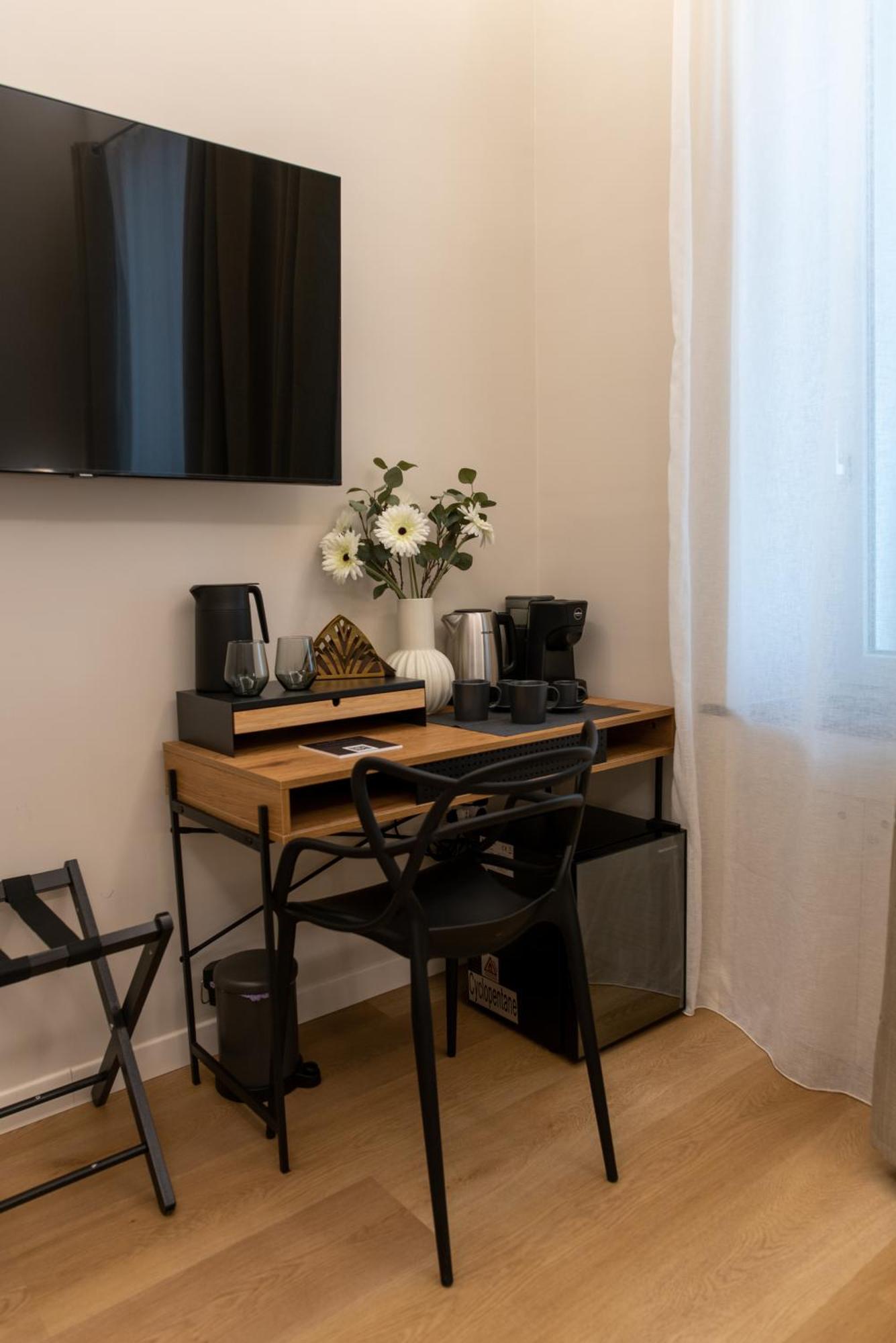 33 Guest house *