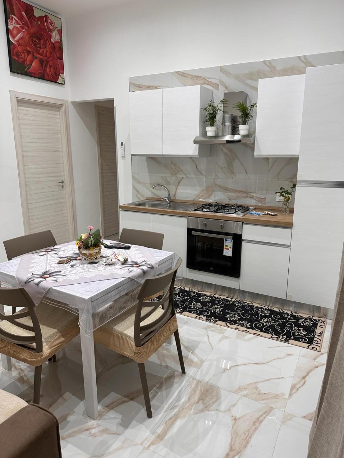 Vincent House Apartment *