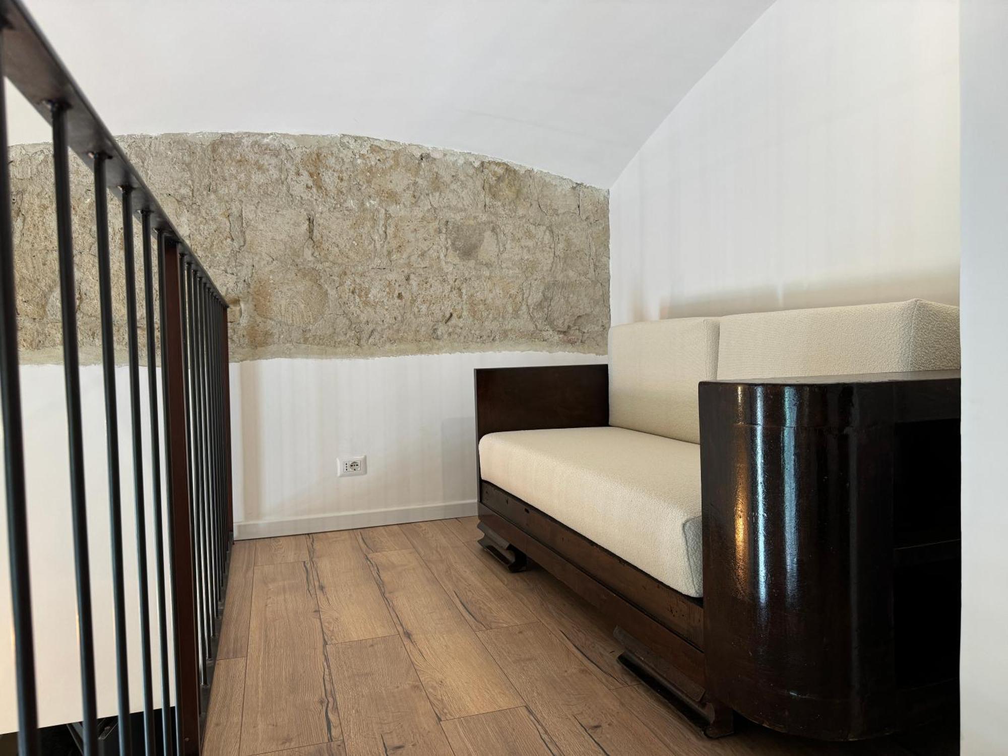 Loft Apartment *