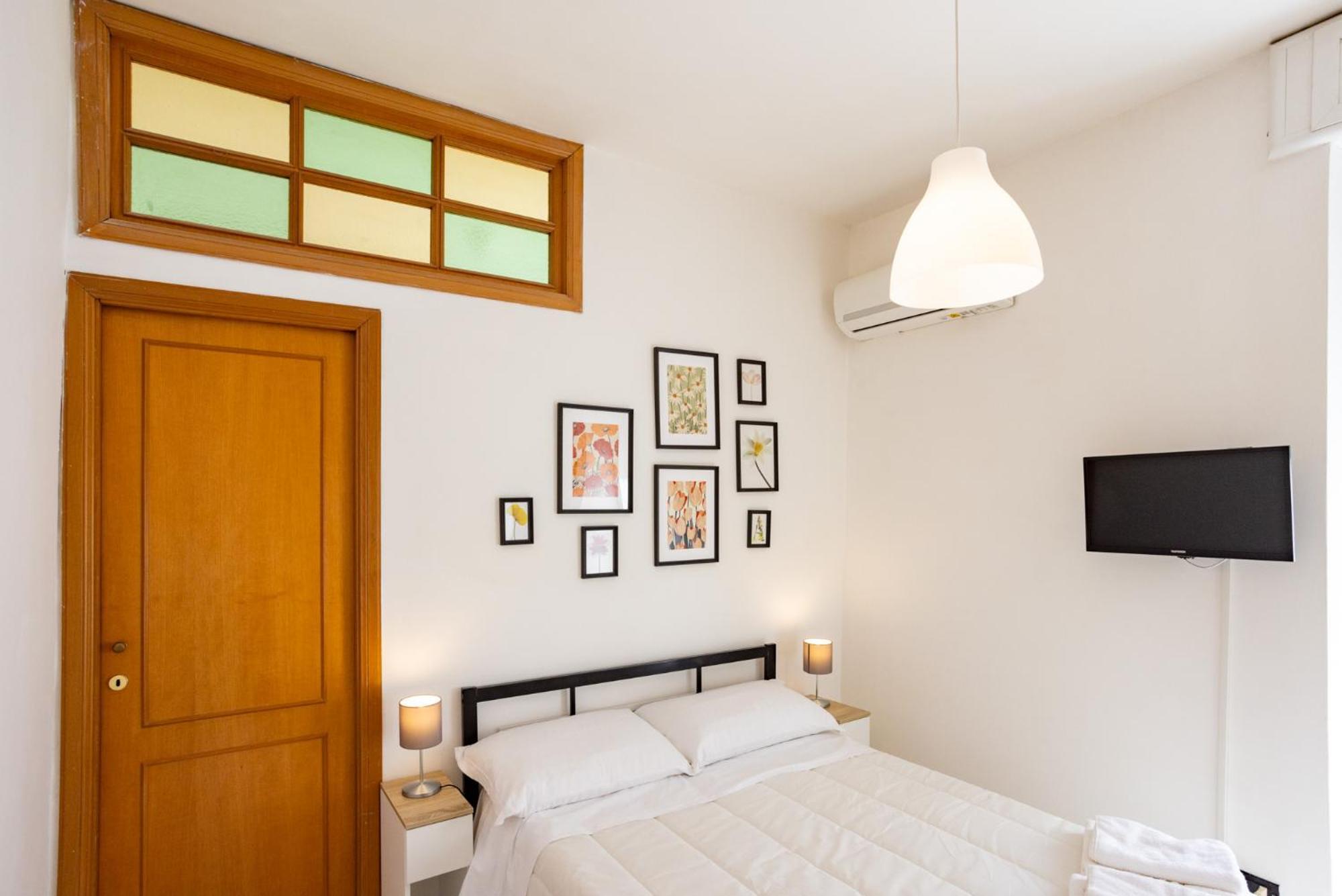 Apartment Via Mezzocannone 97 Naples
