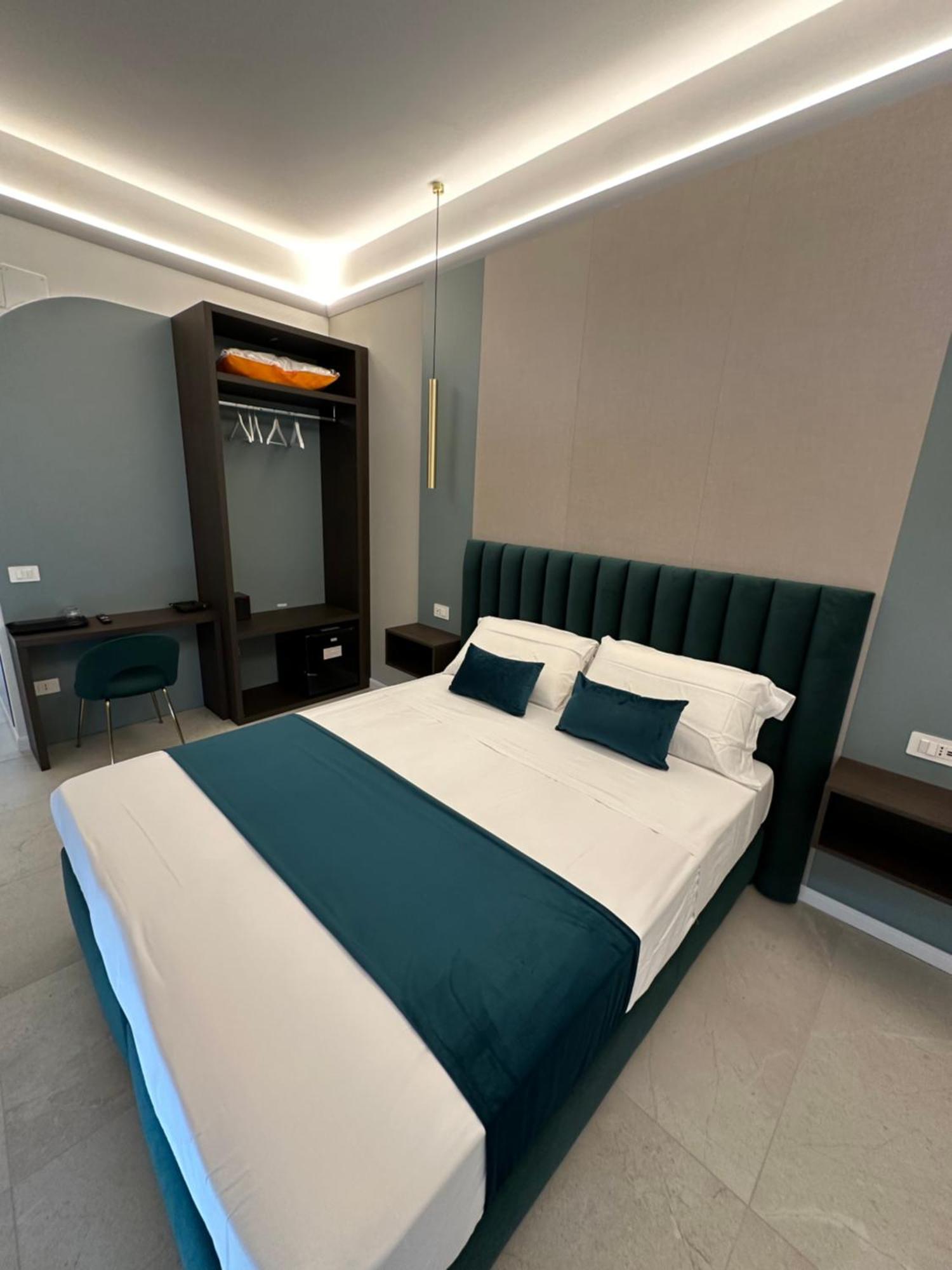 Aparthotel Hotiday Collection - Museo Naples
