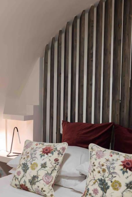 The Little House 6 - In The Heart Of Apartment