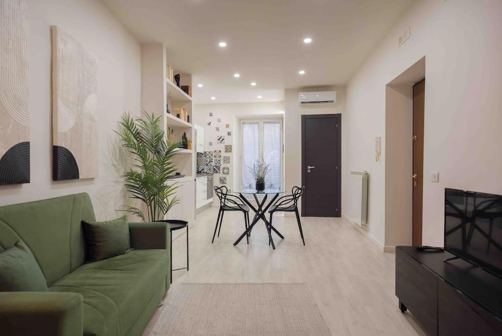 Apartment The Little House 6 - In The Heart Of Naples