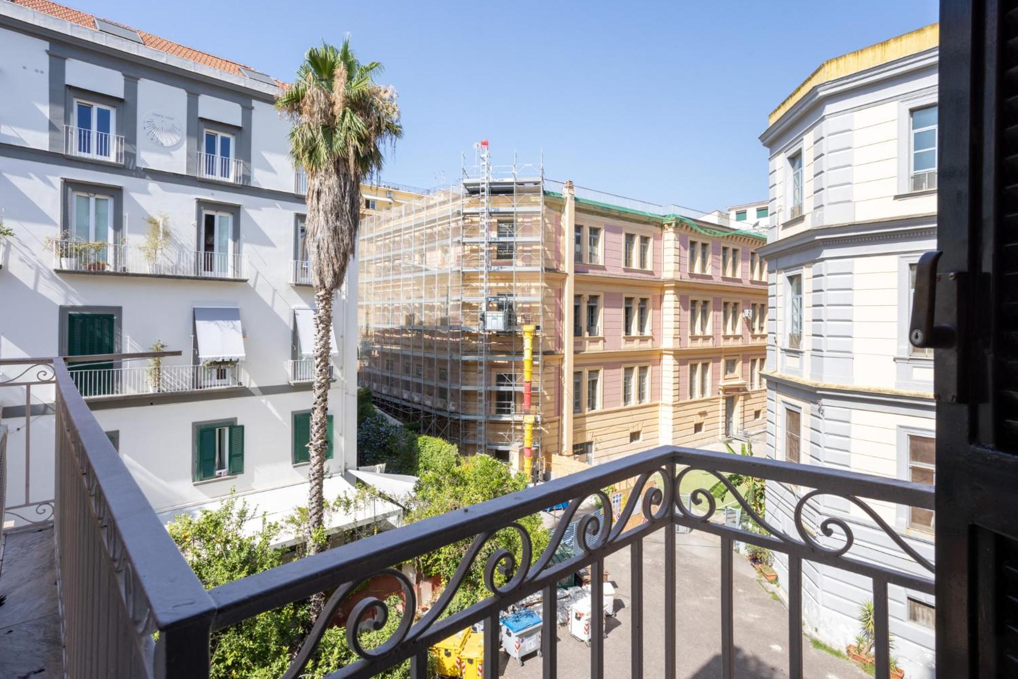 Don Vittorio A Chiaia Guest house