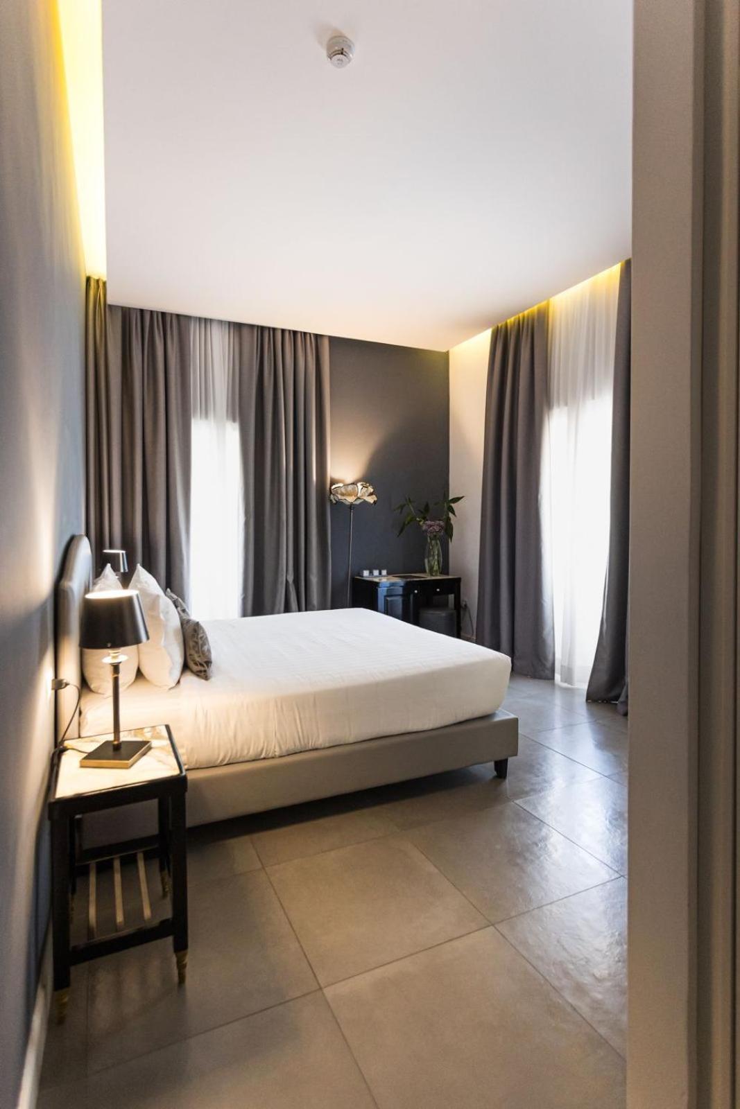 Boutique Metro 900 4* Naples