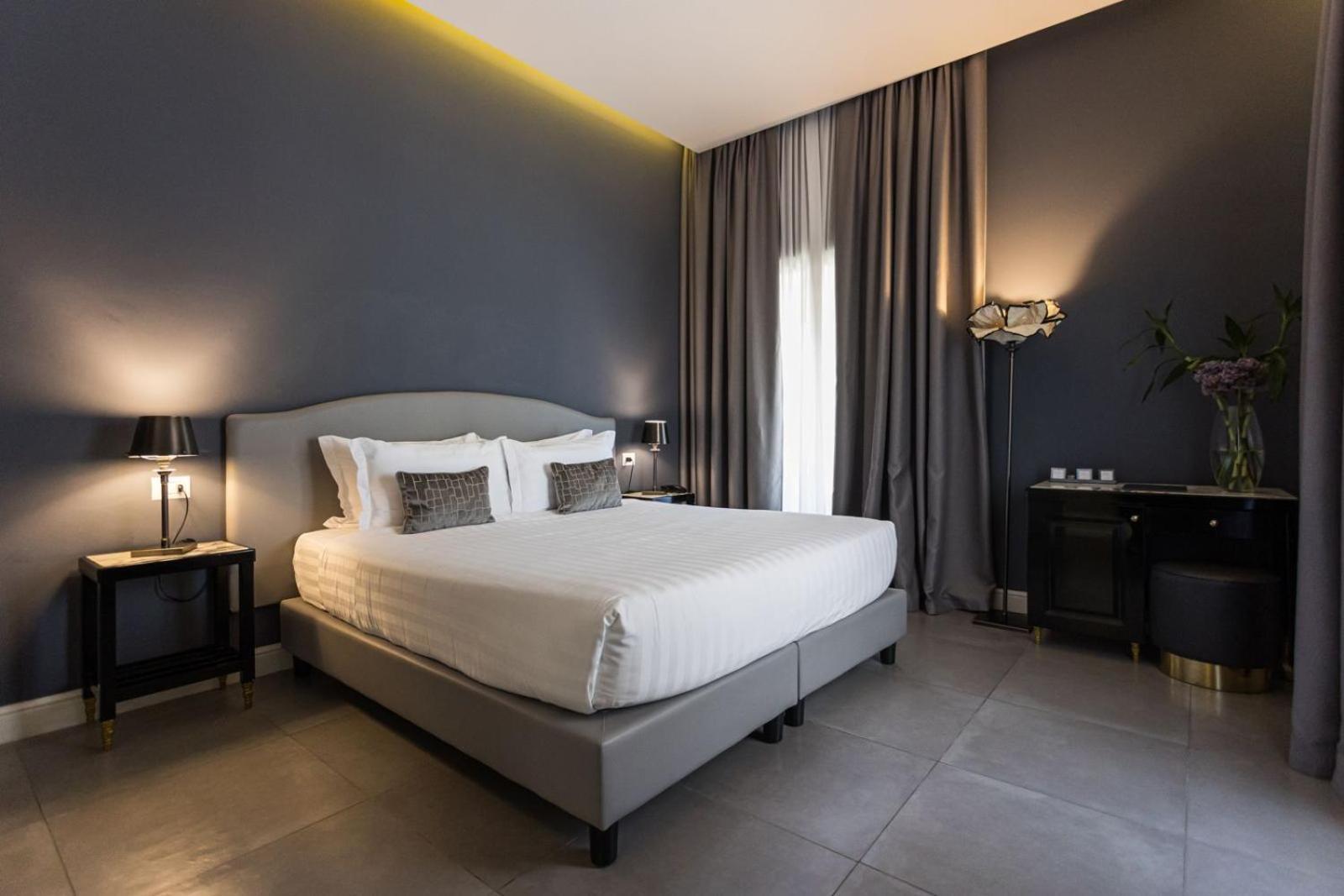 Boutique Metro 900 4* Naples