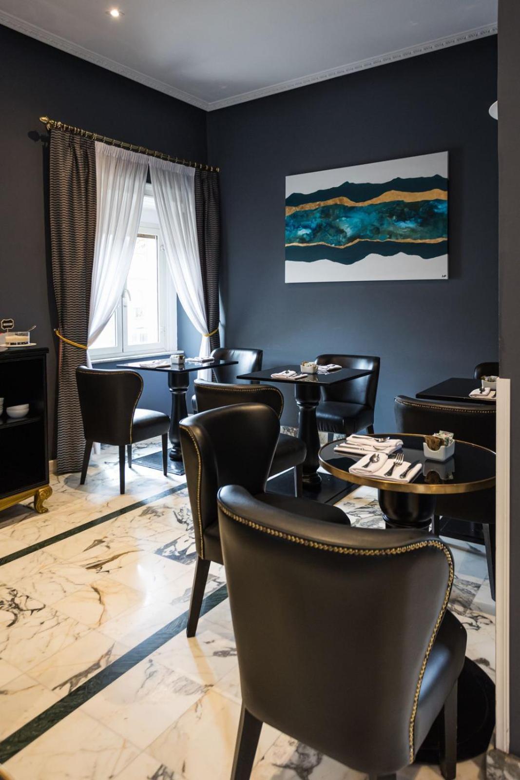 Boutique Metro 900 Naples