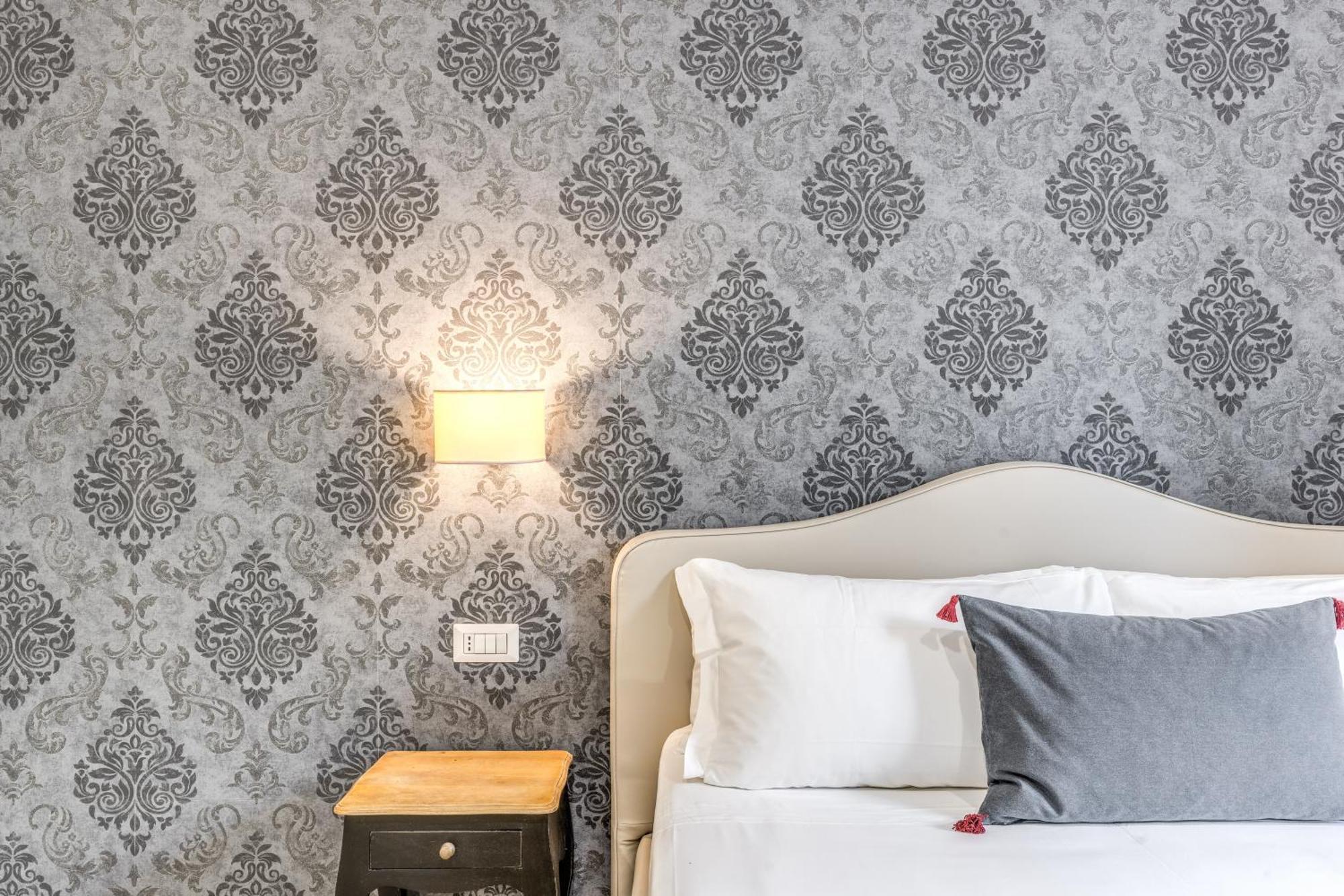 E Caffe Deluxe Bed & Breakfast
