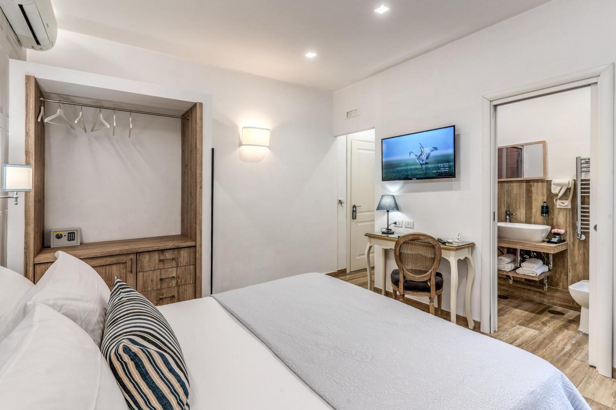 E Caffe Deluxe Bed & Breakfast