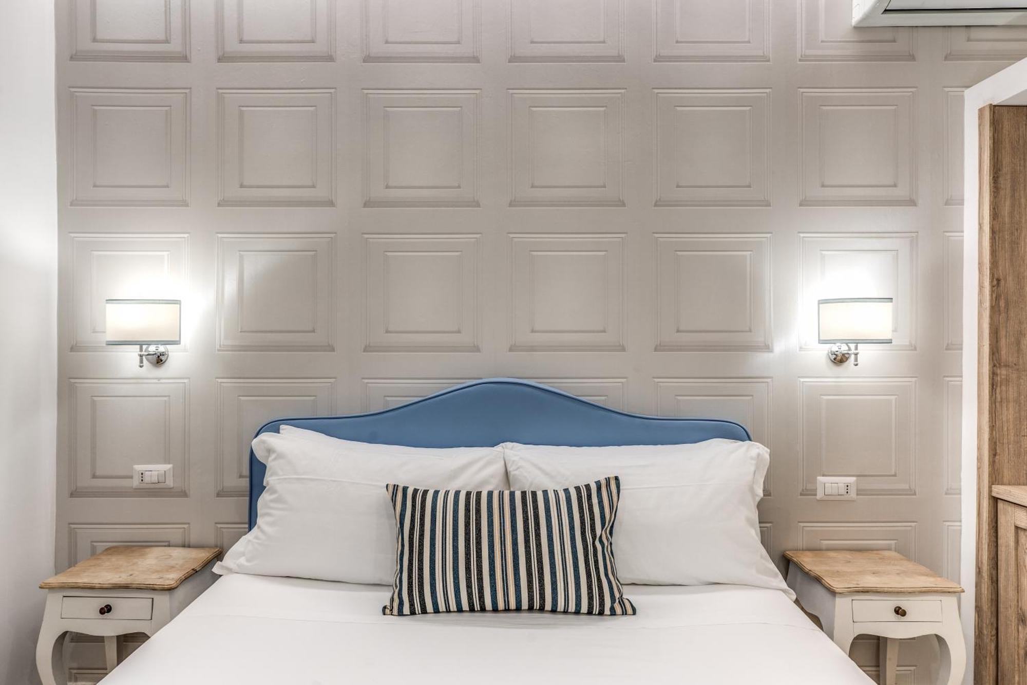 E Caffe Deluxe Bed & Breakfast Naples