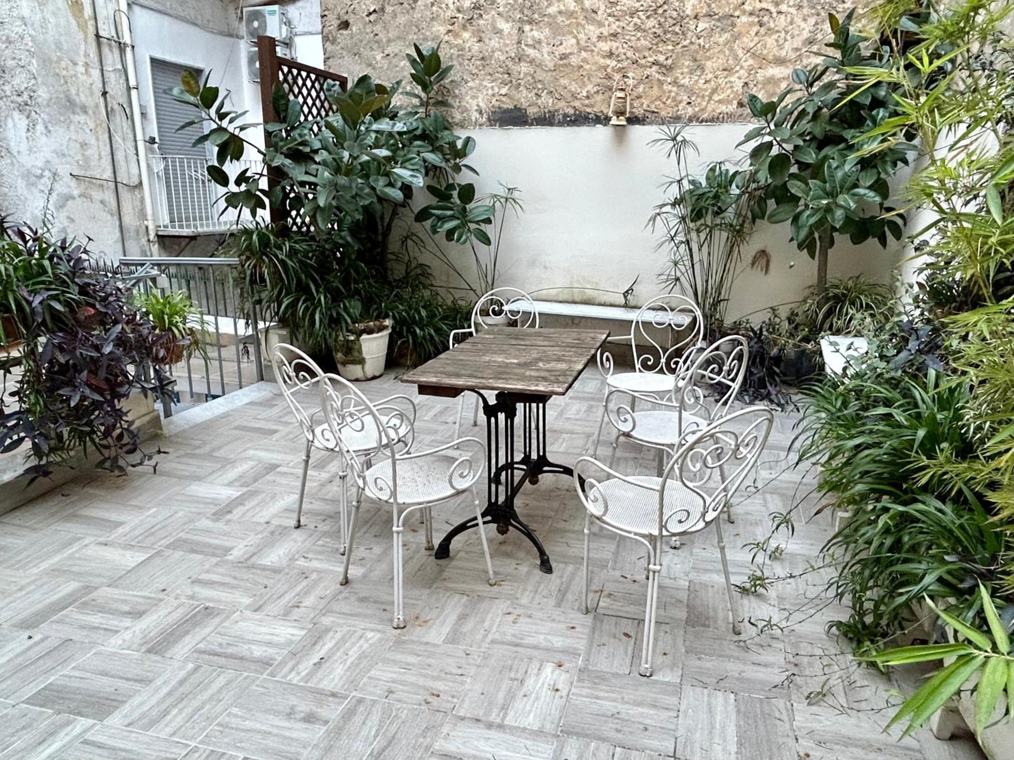 Tribunali Guest house