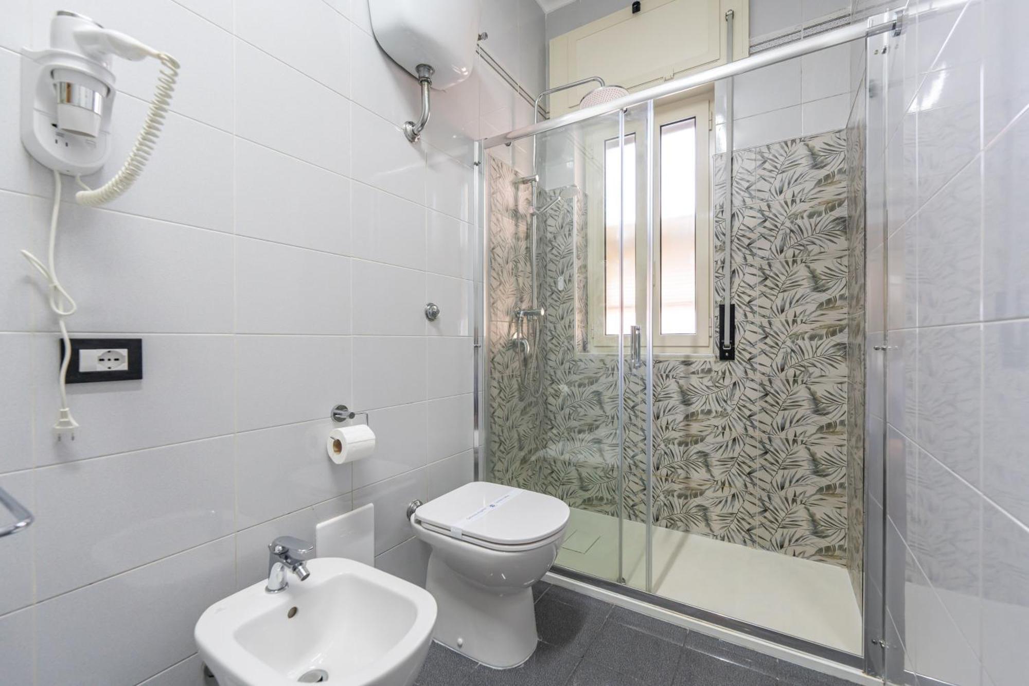 Interno27 *