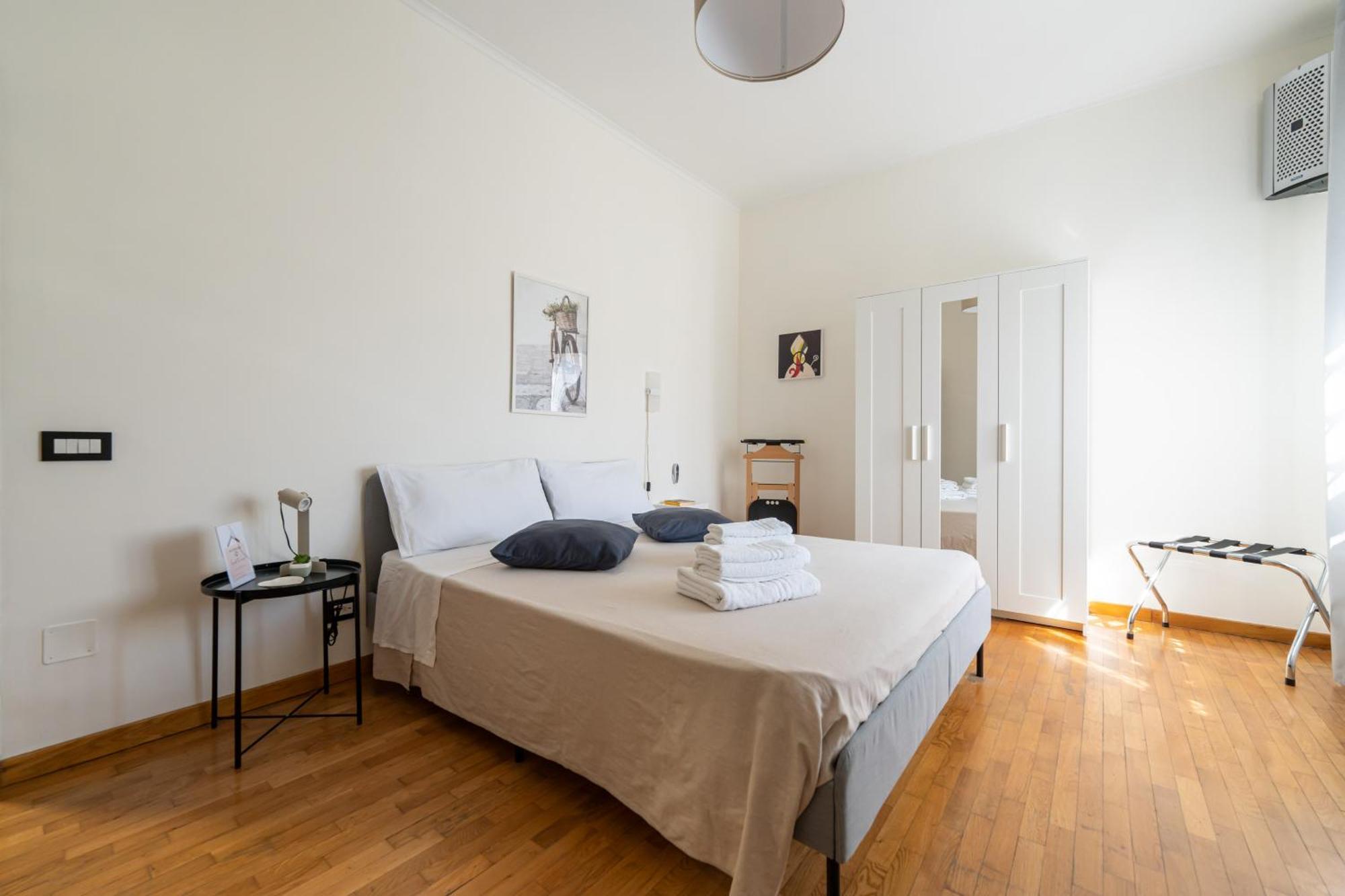 Interno27 *