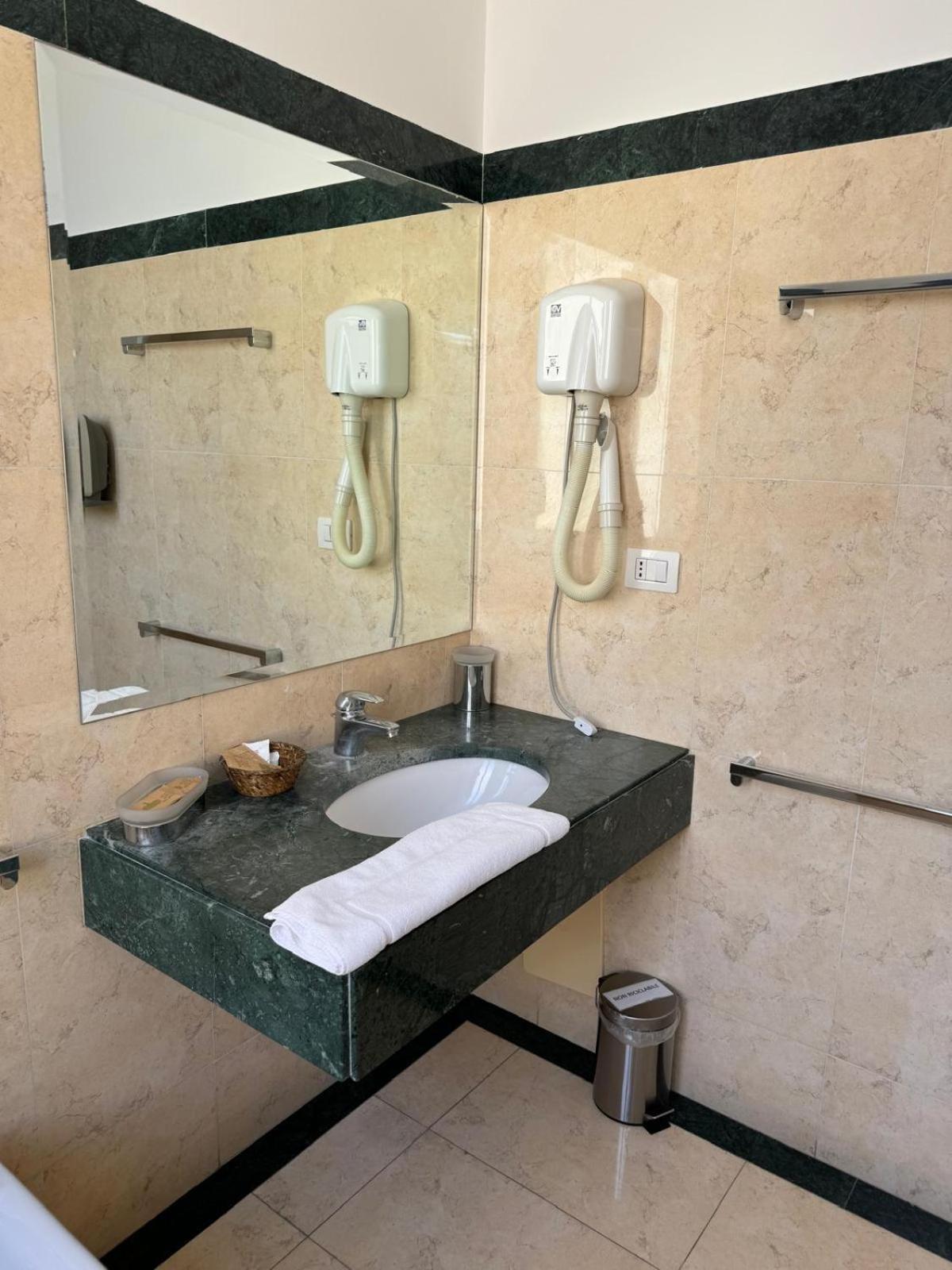 Aparthotel Gli Angioini Srl